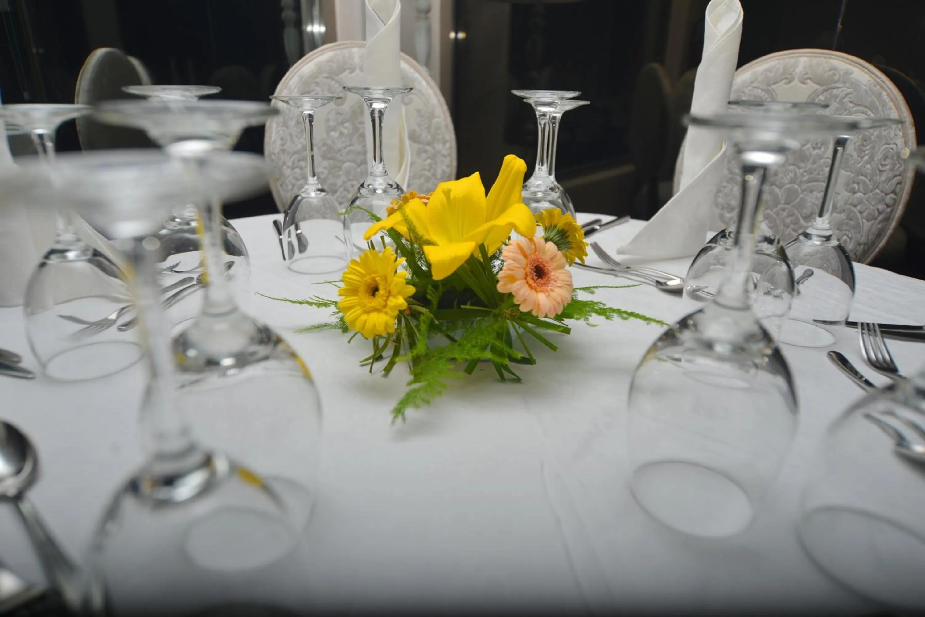 Restaurant/places to eat in Hôtel Fleur de Lys Plateau