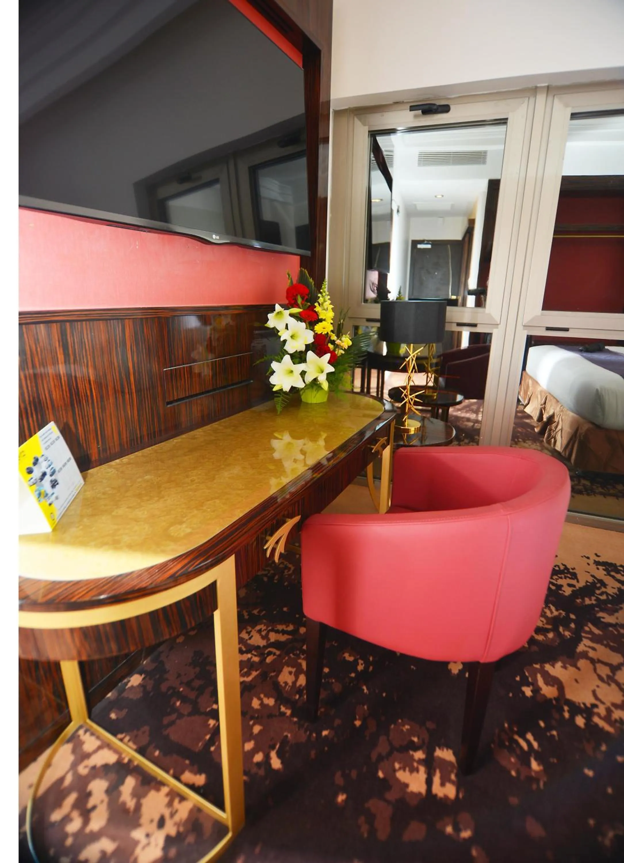 Seating area in Hôtel Fleur de Lys Plateau