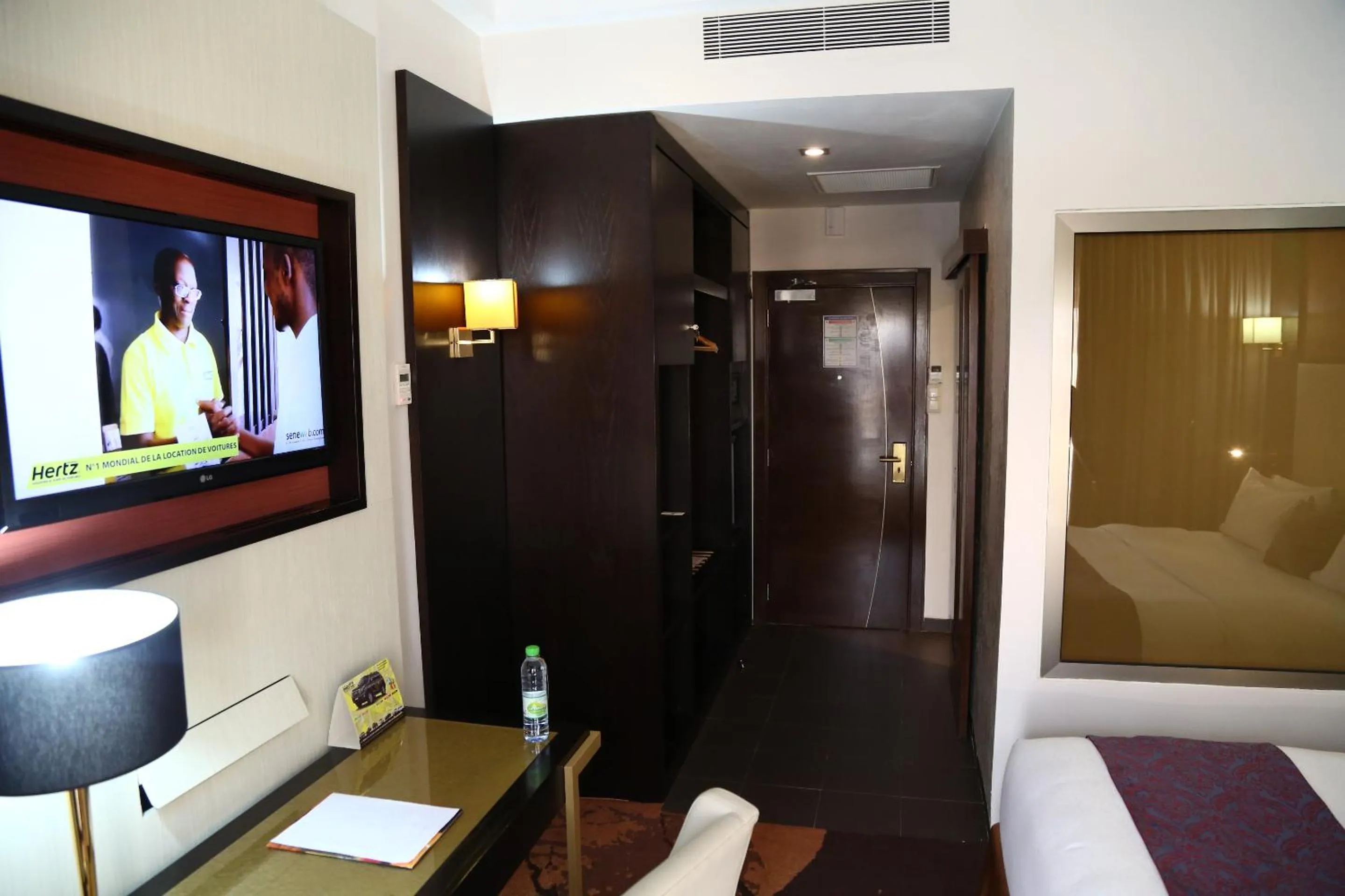 Photo of the whole room, Bed in Hôtel Fleur de Lys Plateau