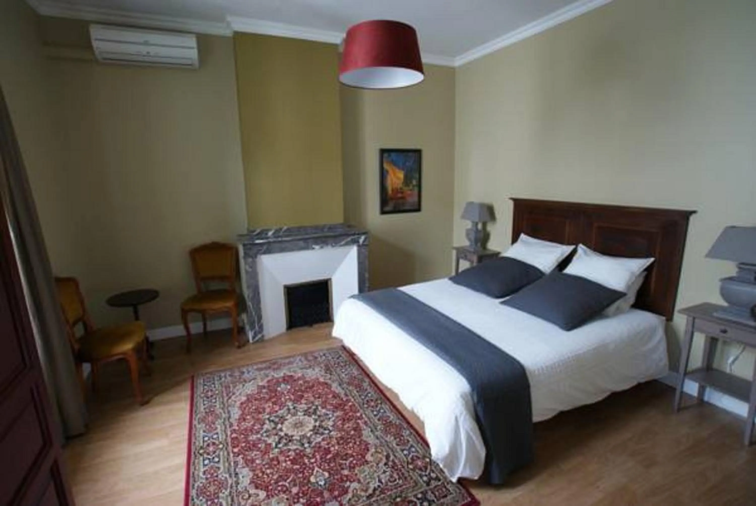 Photo of the whole room in Carcassonne Guesthouse