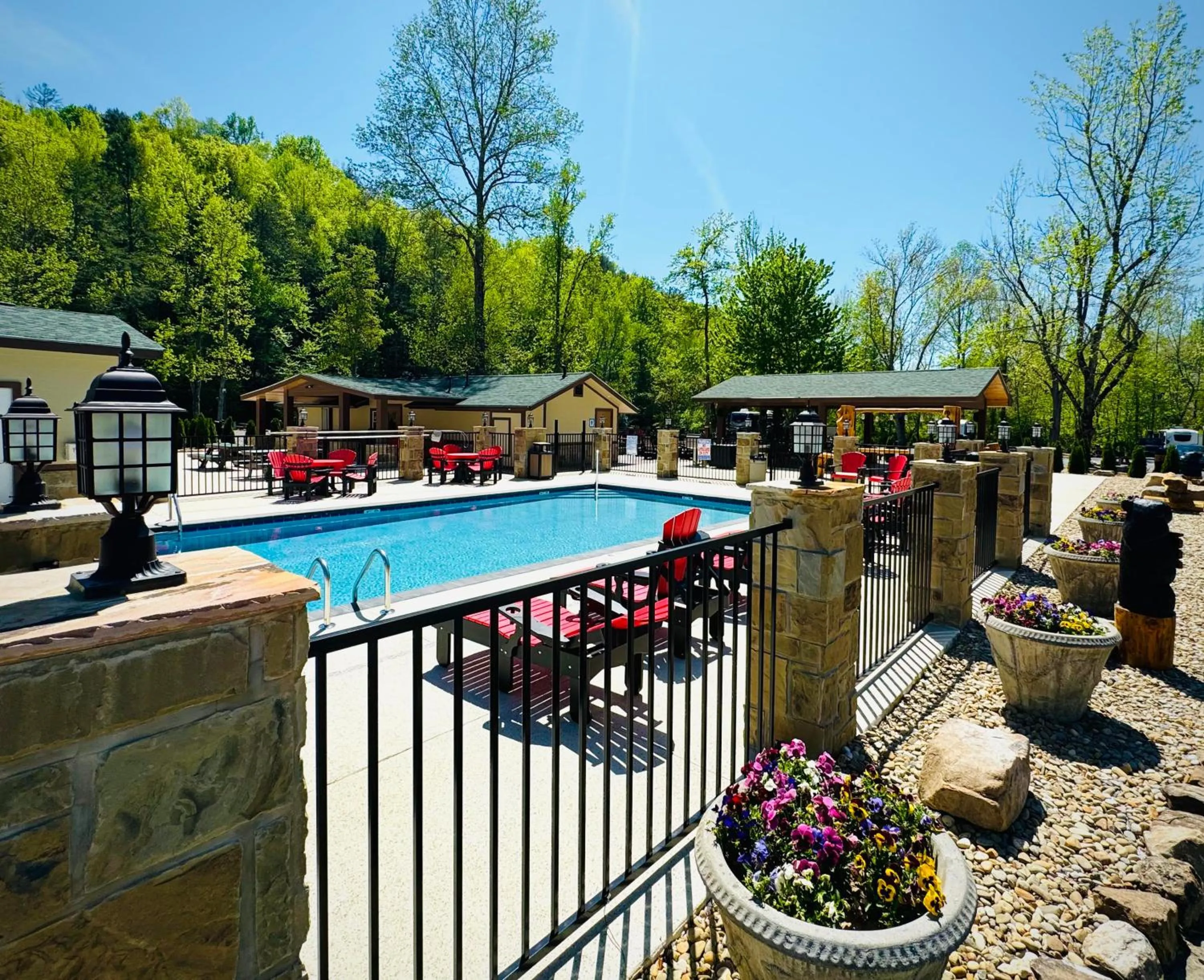 Property building in Dudley Creek RV Resort