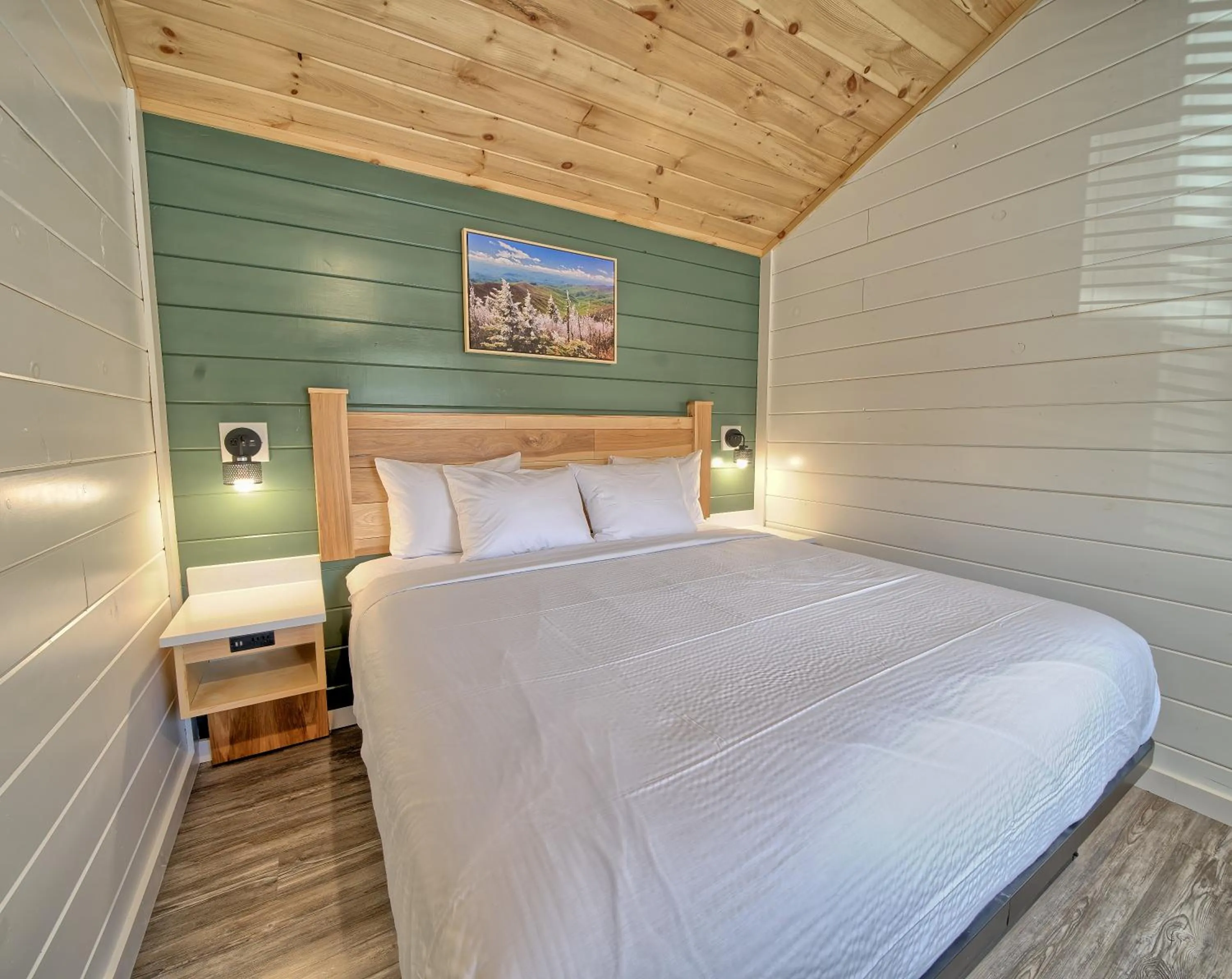 Bedroom, Bed in Dudley Creek RV Resort