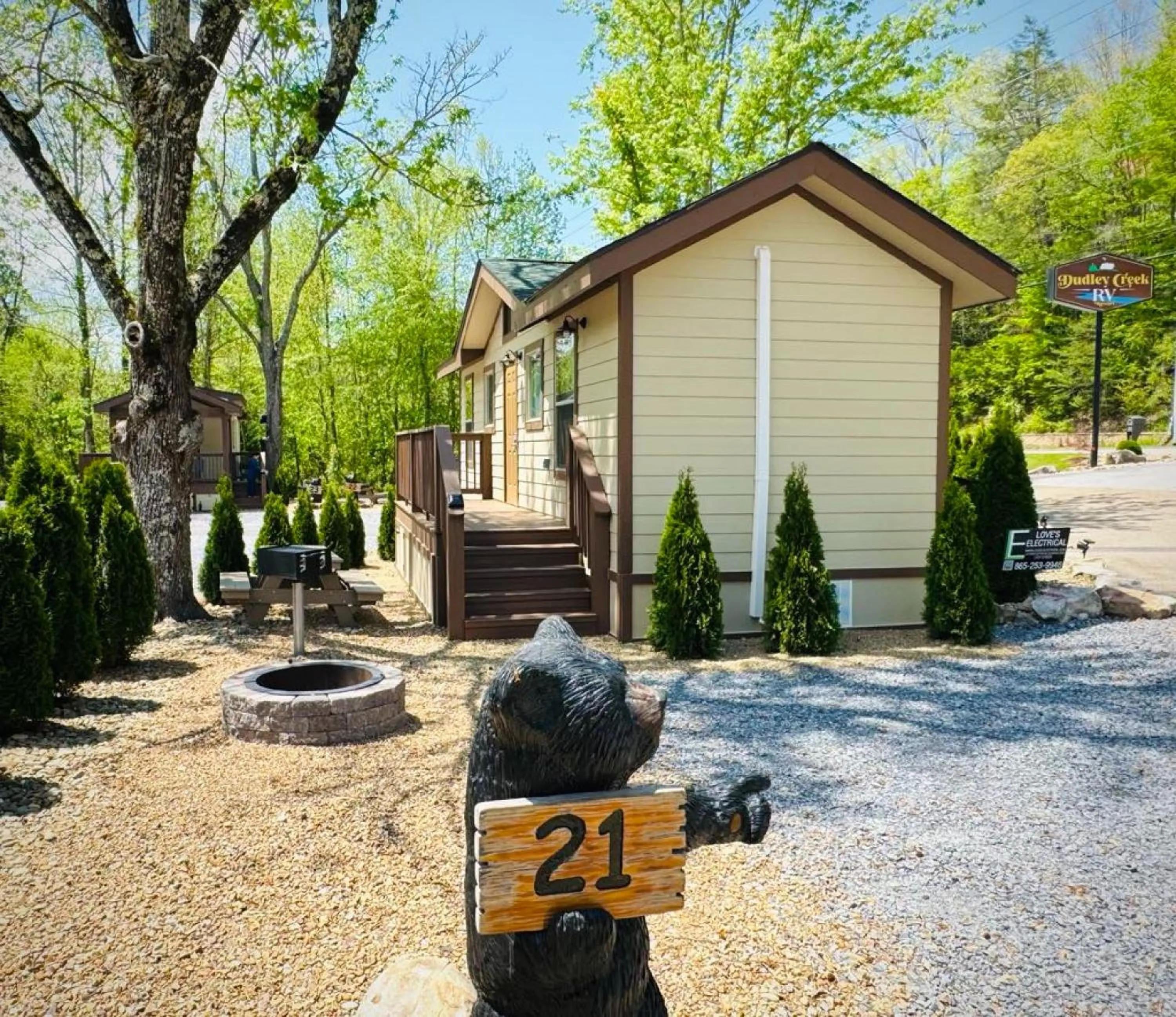 Property building in Dudley Creek RV Resort