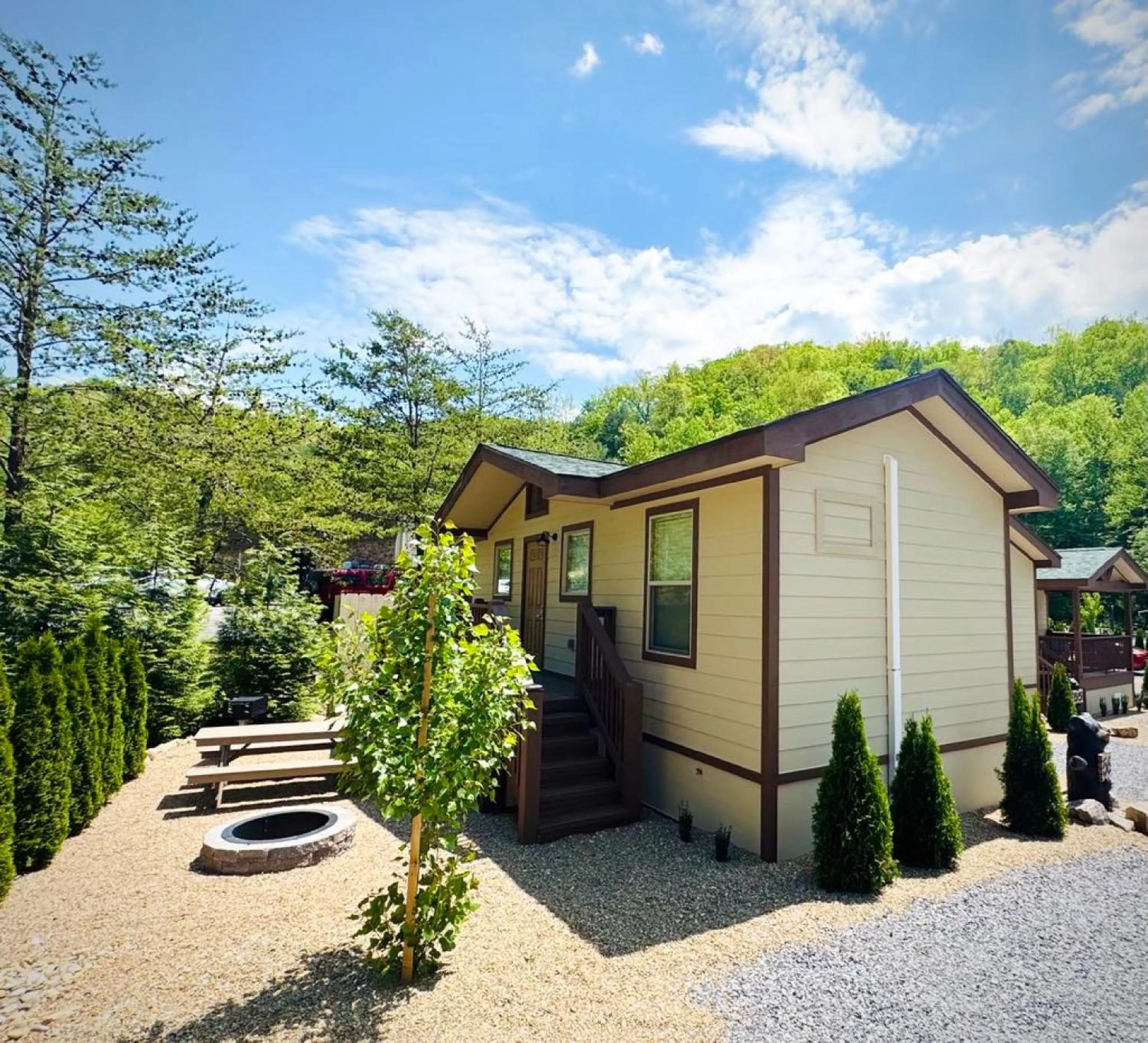 Property building in Dudley Creek RV Resort