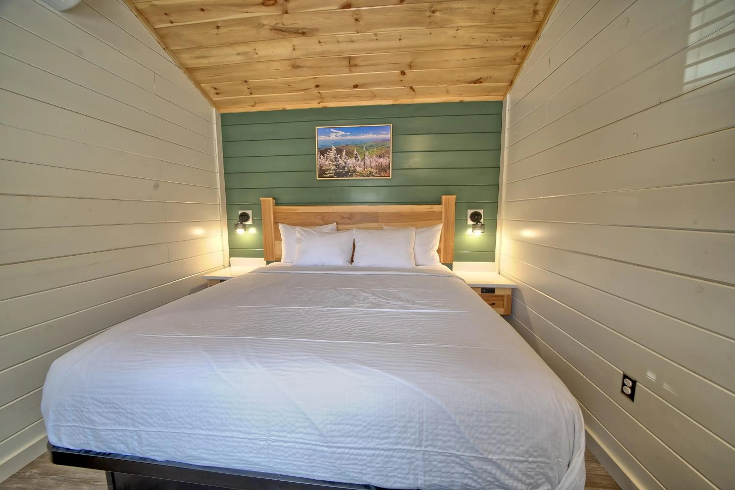 Bedroom, Bed in Dudley Creek RV Resort