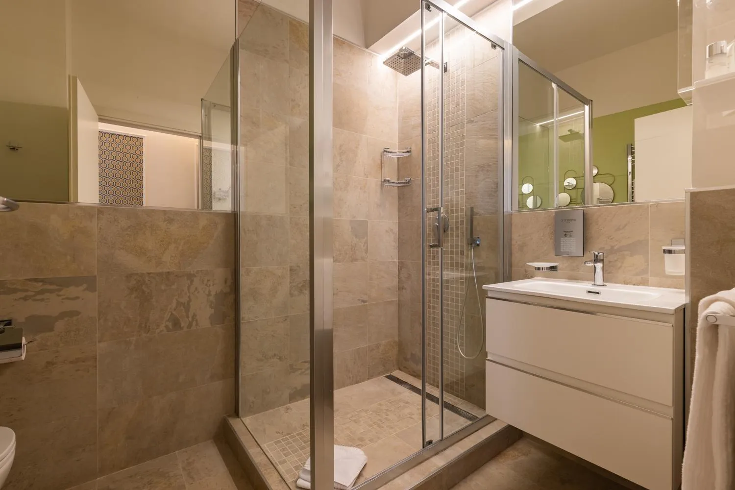 Shower in Navona 49 Luxury Suites&Apartment