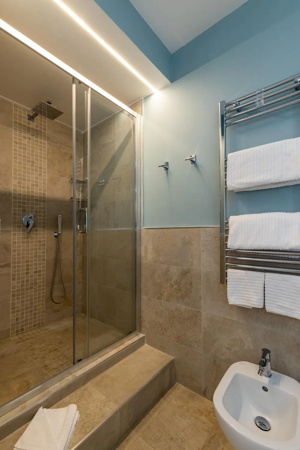 Shower in Navona 49 Luxury Suites&Apartment