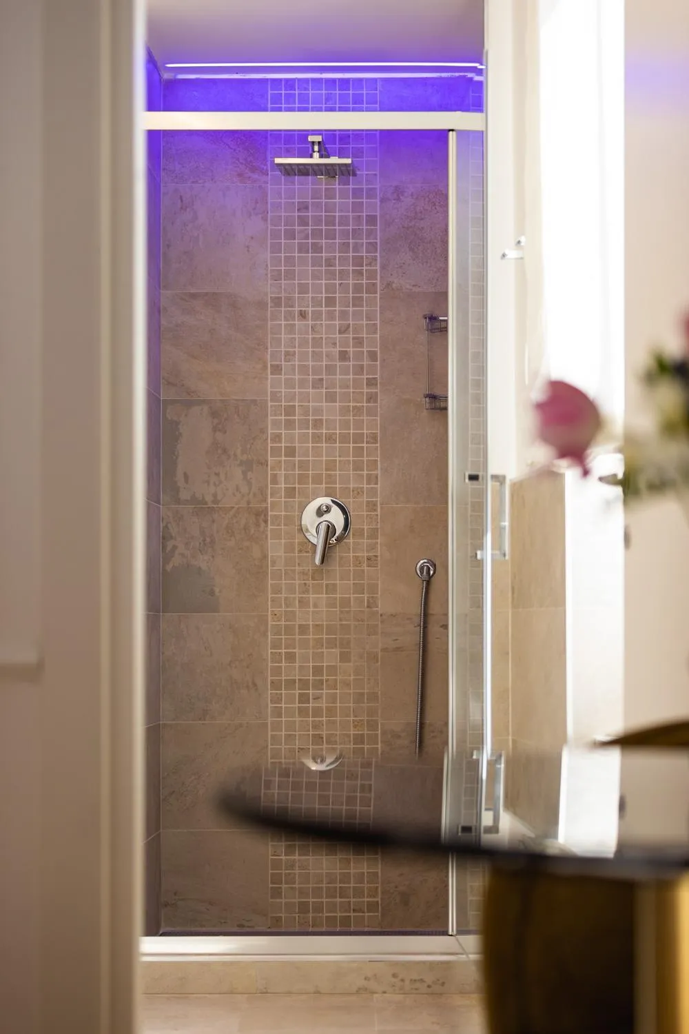 Shower in Navona 49 Luxury Suites&Apartment