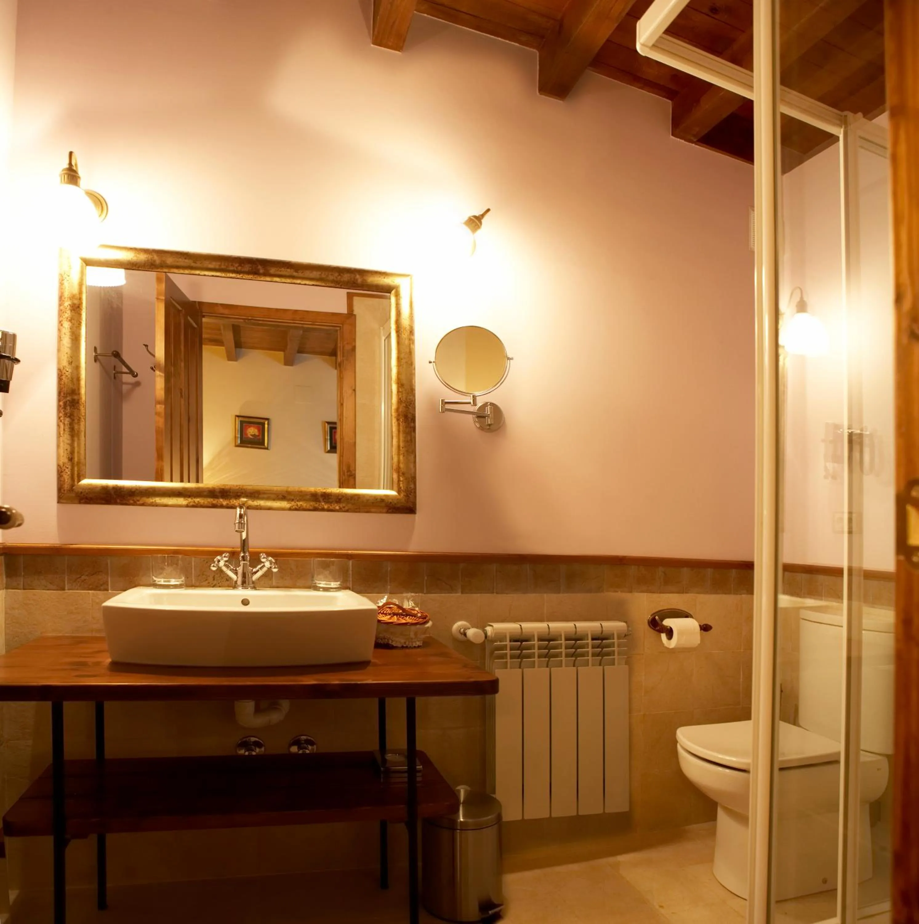 Bathroom in Hotel Rural Casona Trabadelo
