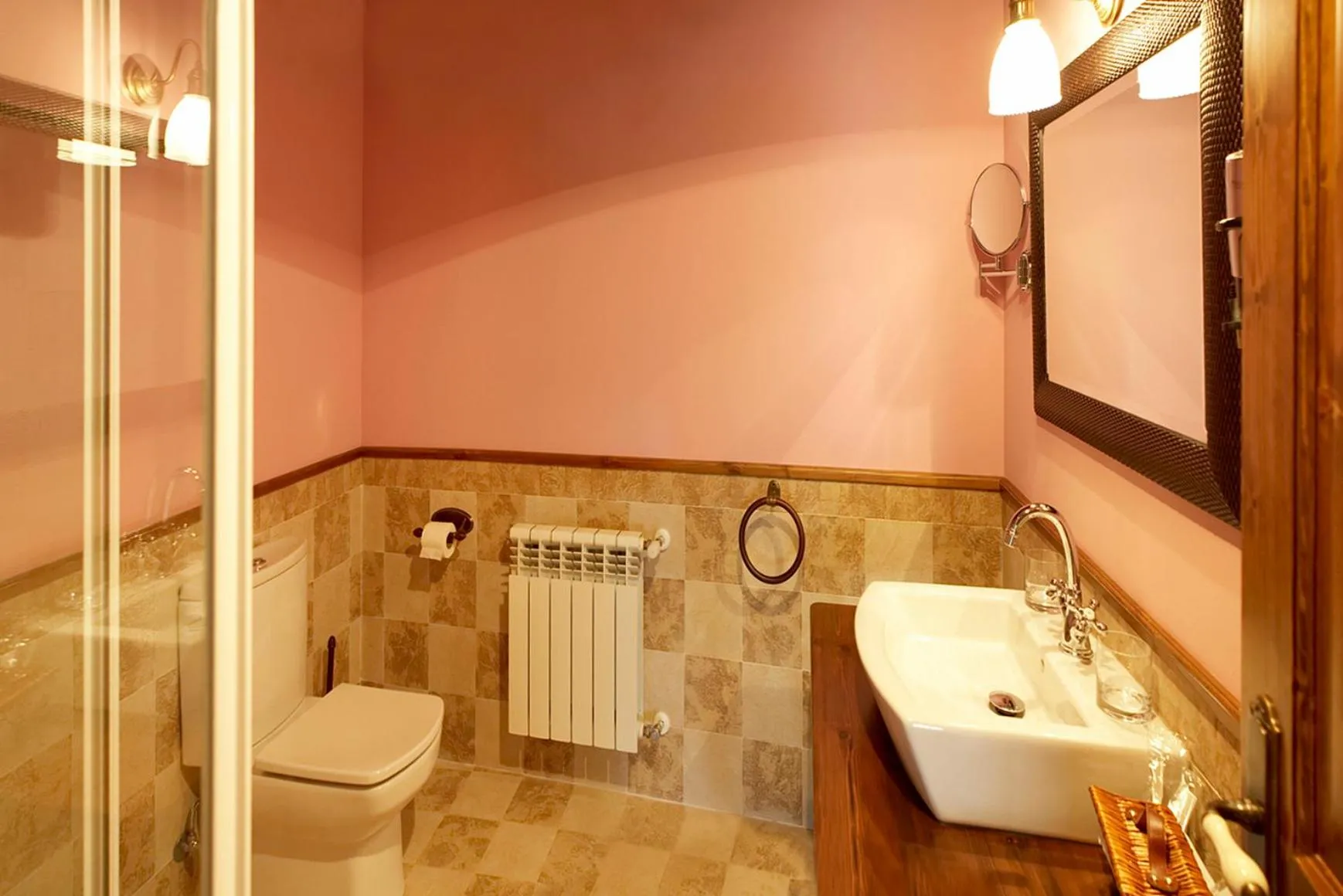 Shower in Hotel Rural Casona Trabadelo