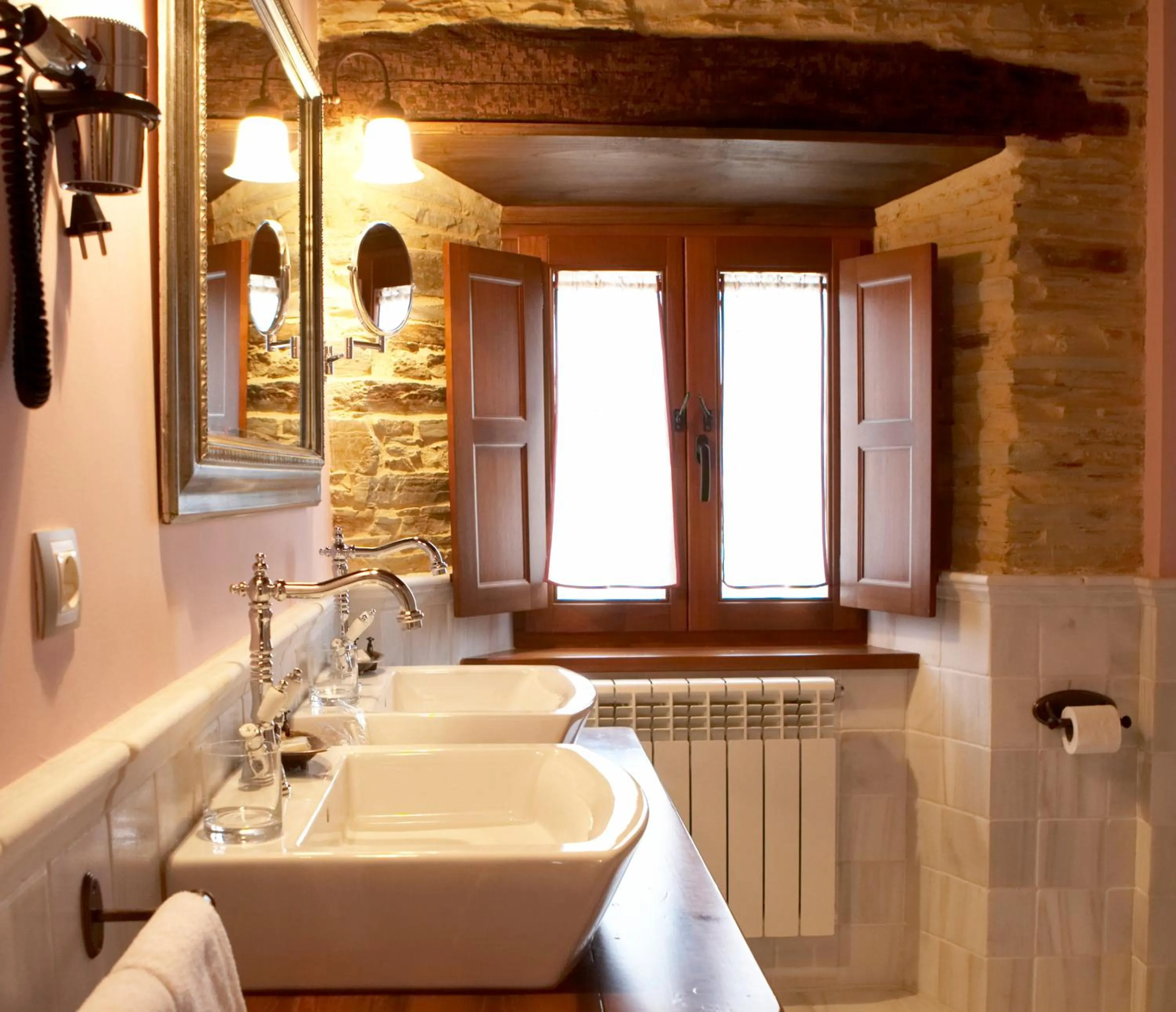 Toilet in Hotel Rural Casona Trabadelo