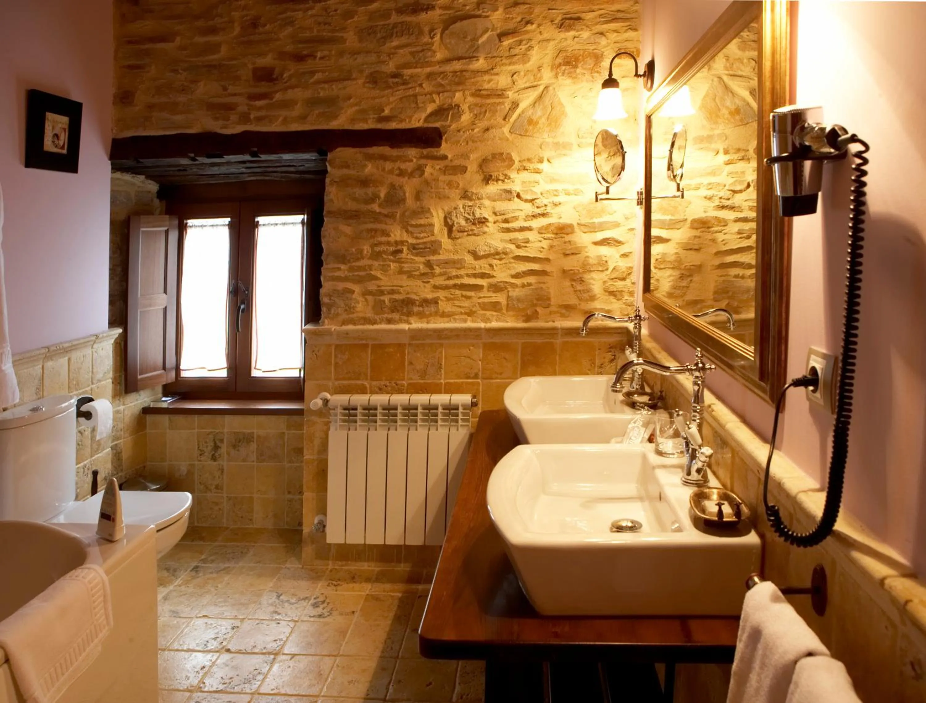 Bathroom in Hotel Rural Casona Trabadelo