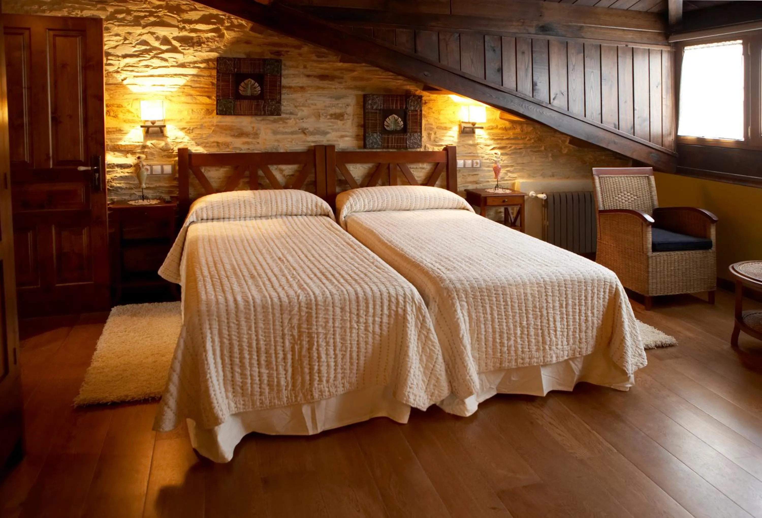 Shower, Bed in Hotel Rural Casona Trabadelo