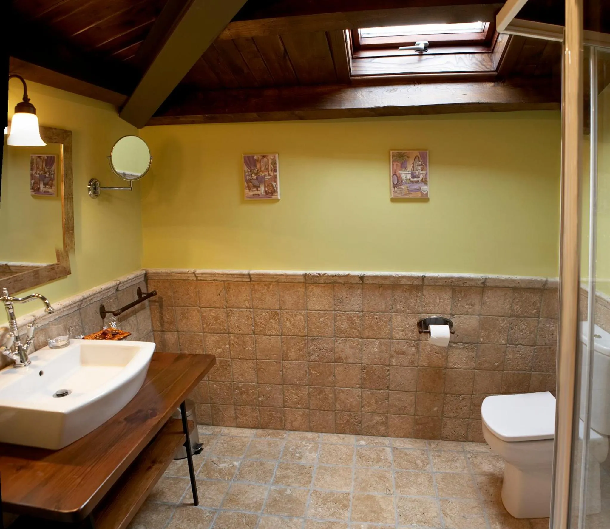 Shower in Hotel Rural Casona Trabadelo