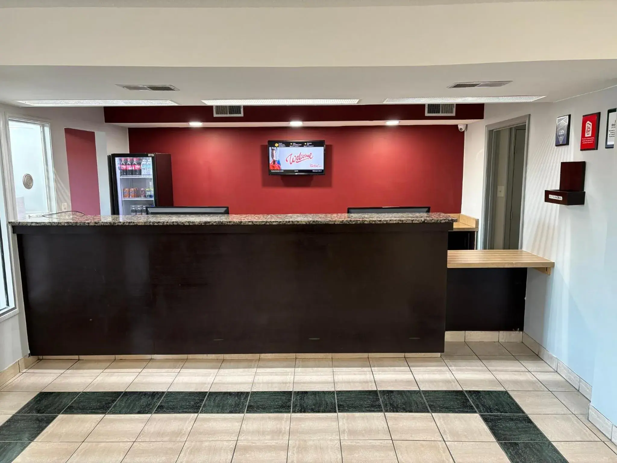 Lobby or reception in HomeTowne Studios by Red Roof Hagerstown - Williamsport, MD Lobby or reception in HomeTowne Studios by Red Roof Hagerstown - Williamsport, MD