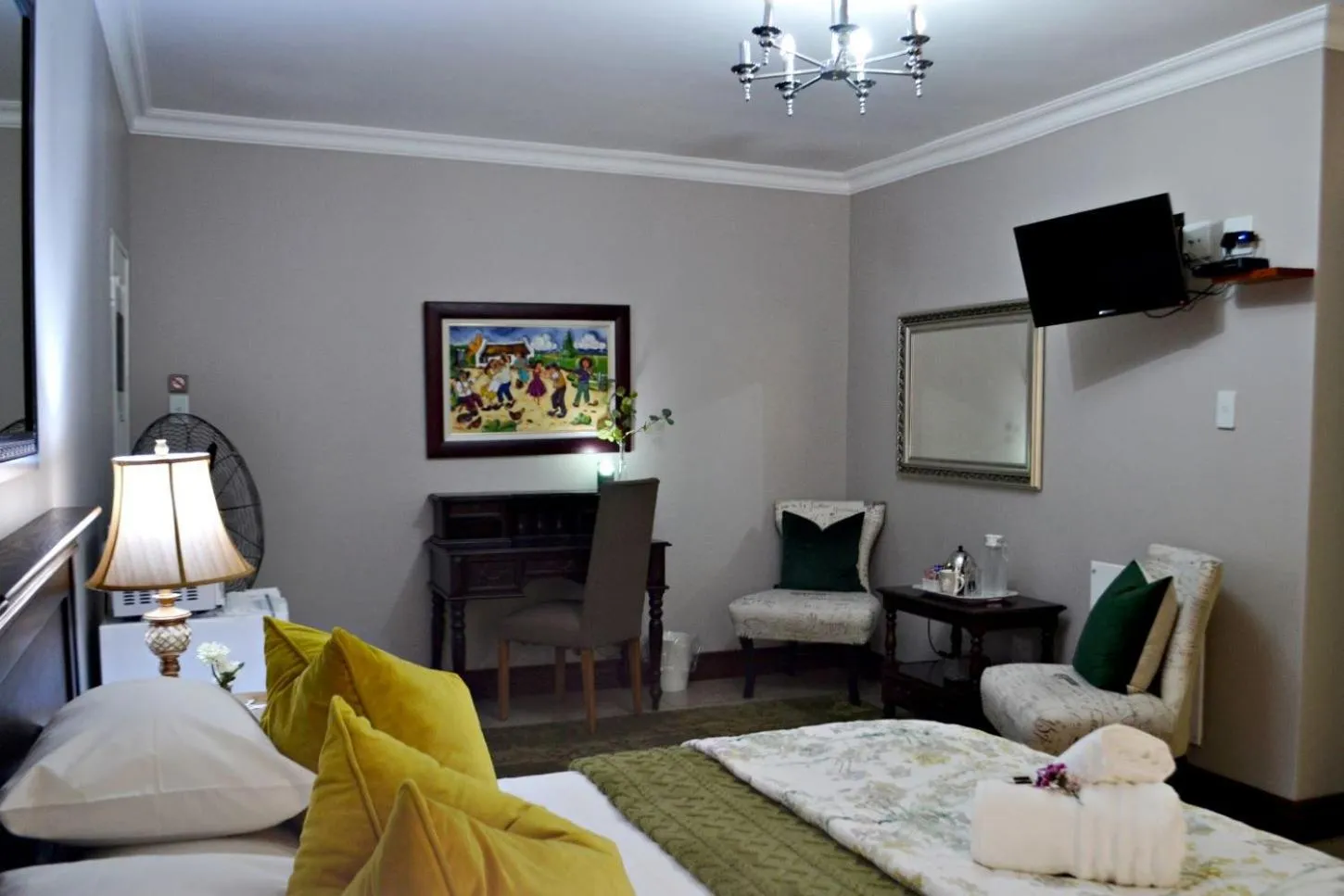 Photo of the whole room, Bed in Bokmakierie Gastehuis Emalahleni Pty Ltd