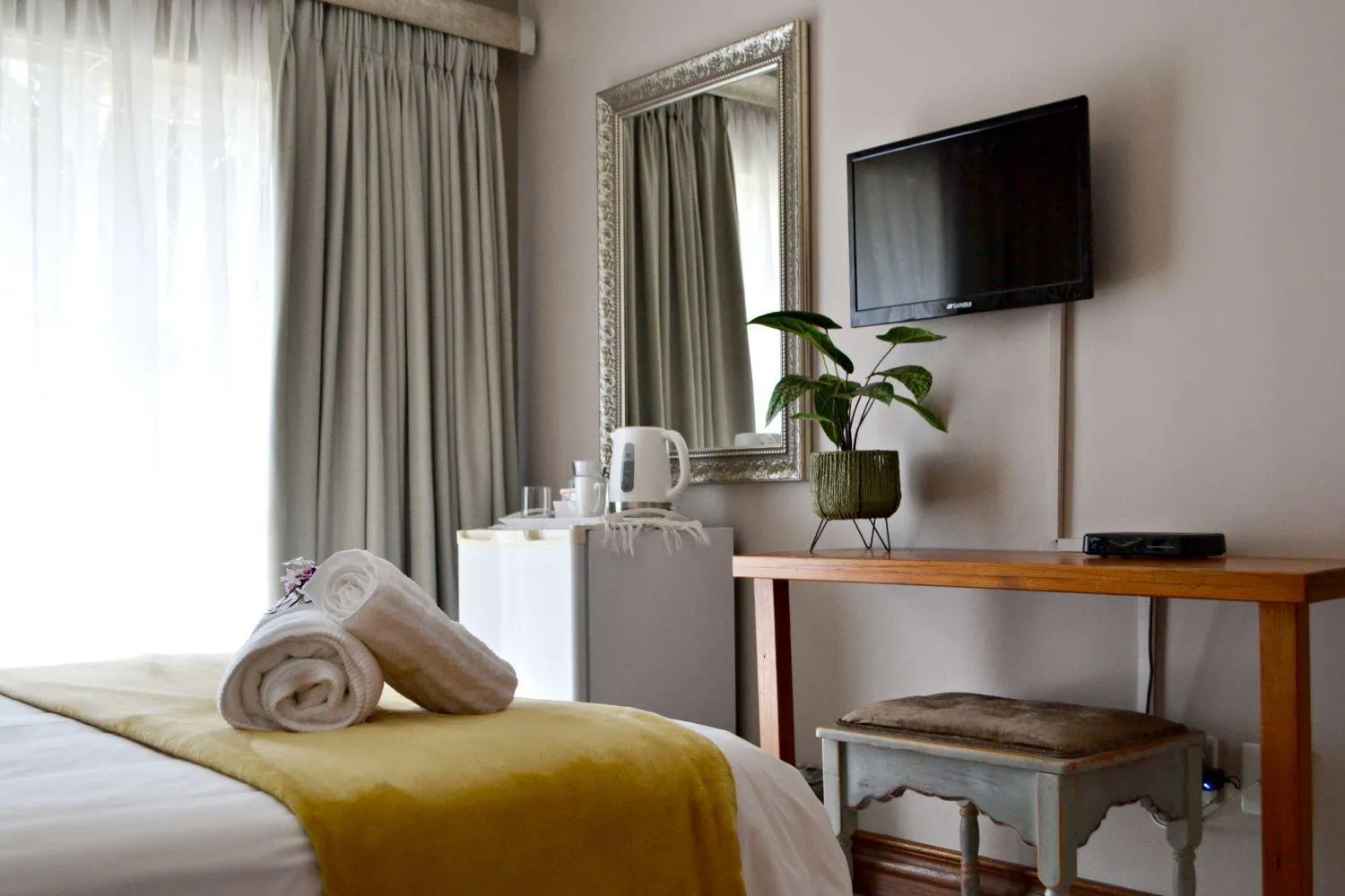 Photo of the whole room, Bed in Bokmakierie Gastehuis Emalahleni Pty Ltd