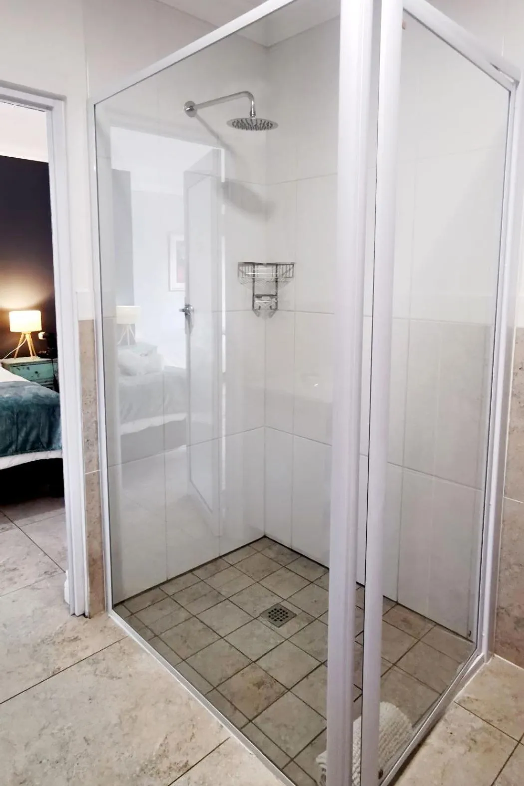 Shower, Bed in Bokmakierie Gastehuis Emalahleni Pty Ltd