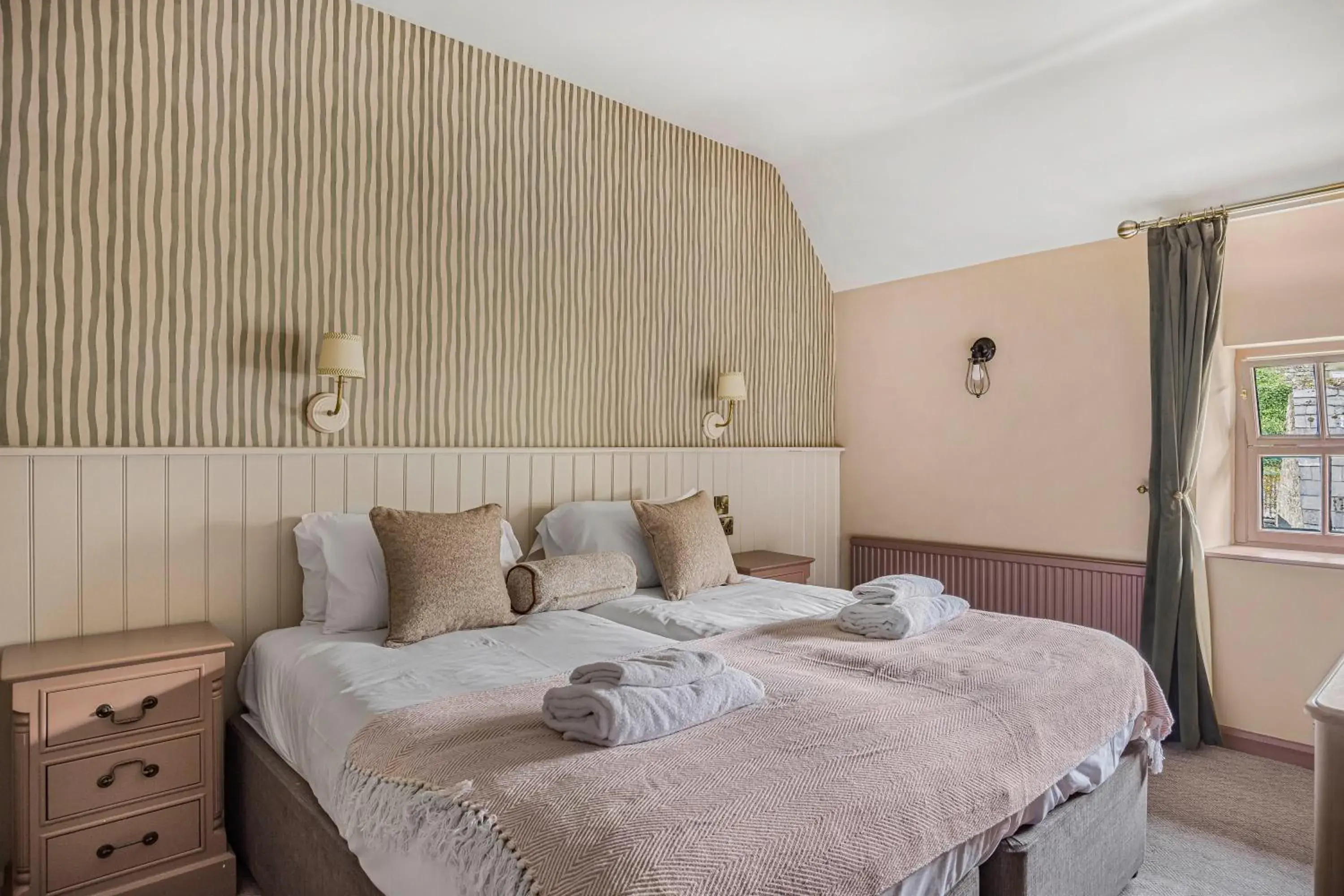 Standard Twin Room in The Golden Pheasant Inn Standard Twin Room in The Golden Pheasant Inn