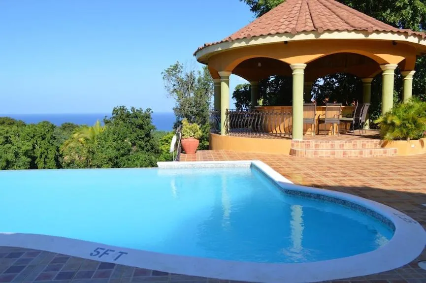 Lounge or bar in Milbrooks Resort Jamaica