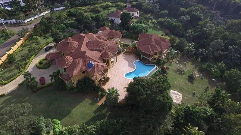 Swimming pool in Milbrooks Resort Jamaica