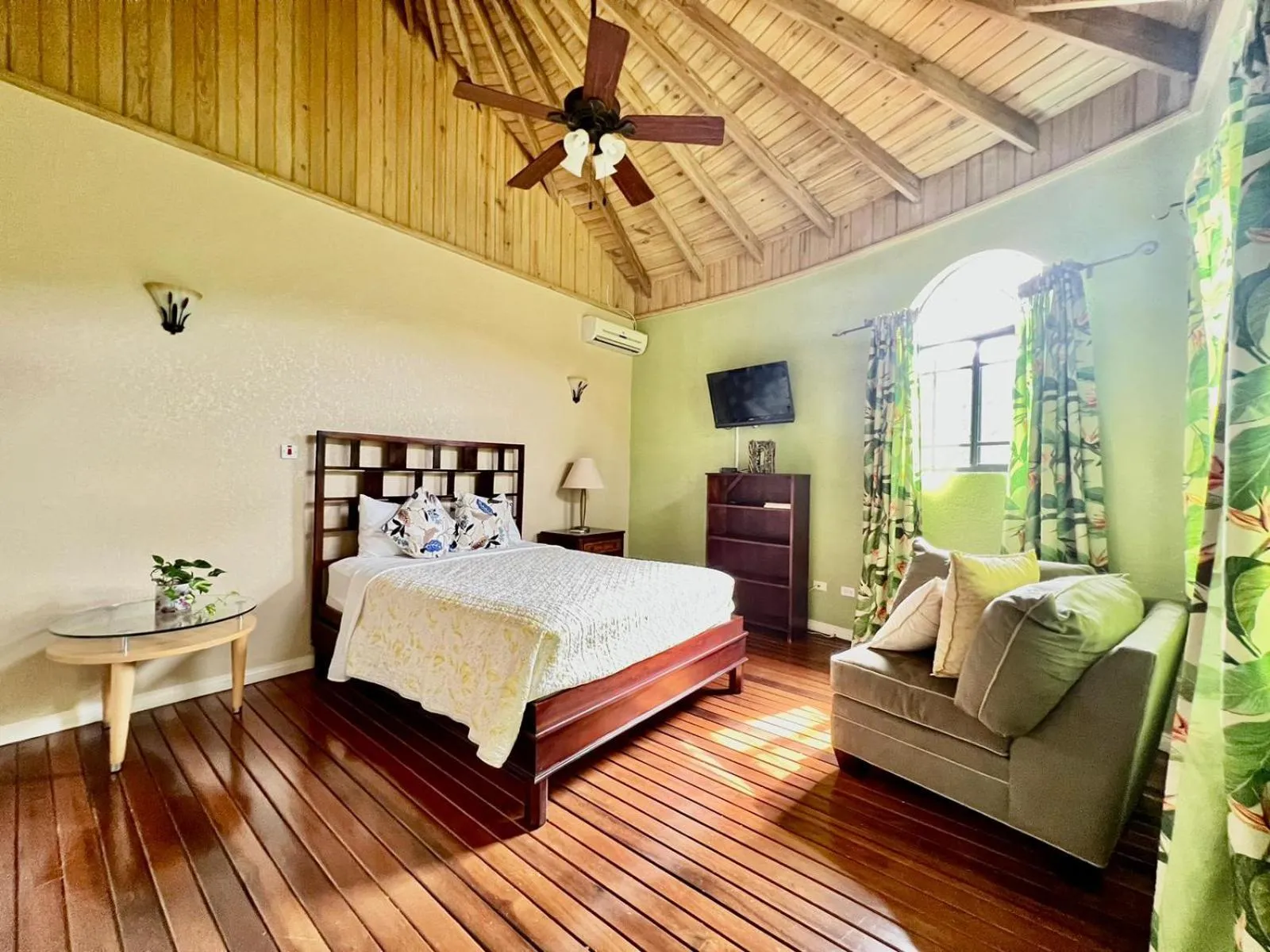 Bed in Milbrooks Resort Jamaica