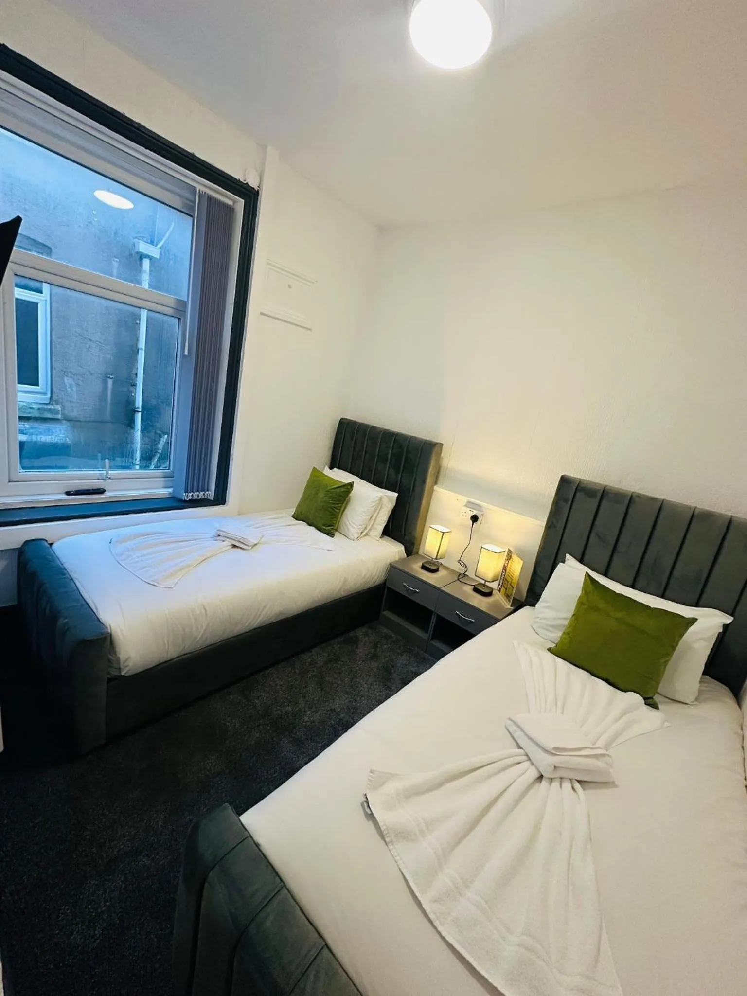 Bathroom, Bed in The New Valron Hotel