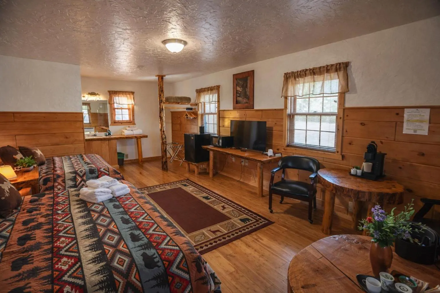 TV and multimedia in Chinook Winds Lodge