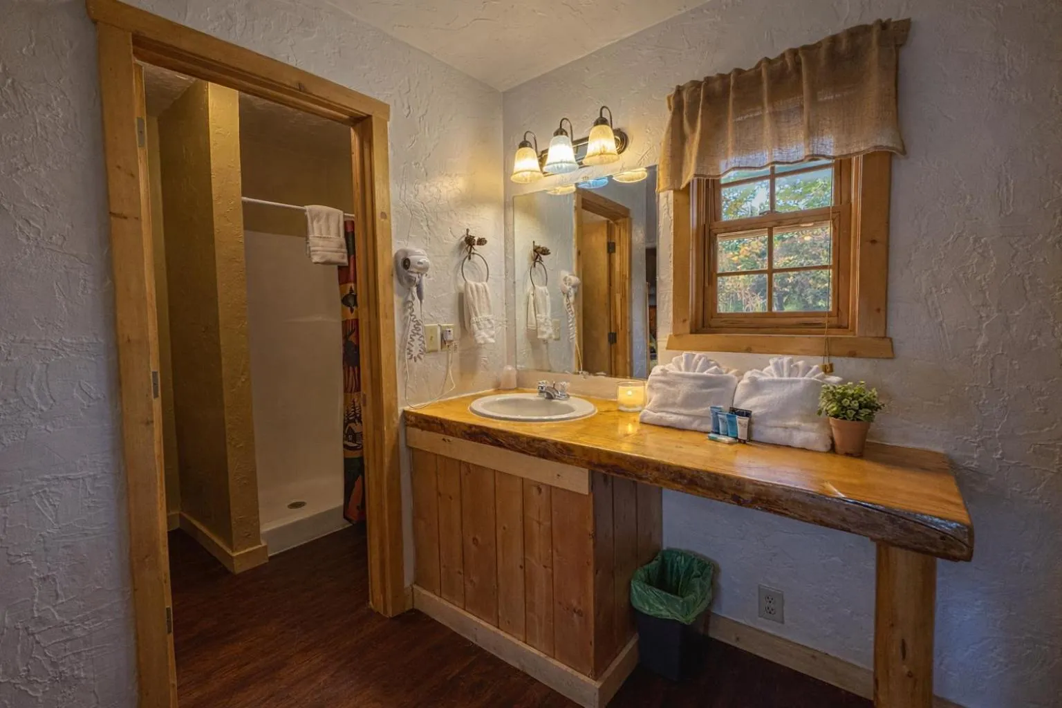 Bathroom in Chinook Winds Lodge