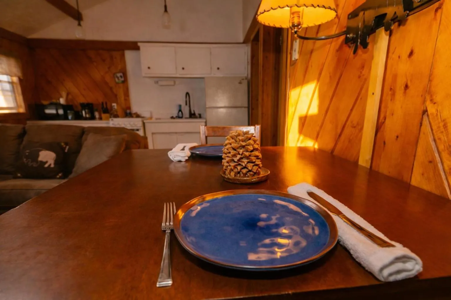 Dining area in Chinook Winds Lodge