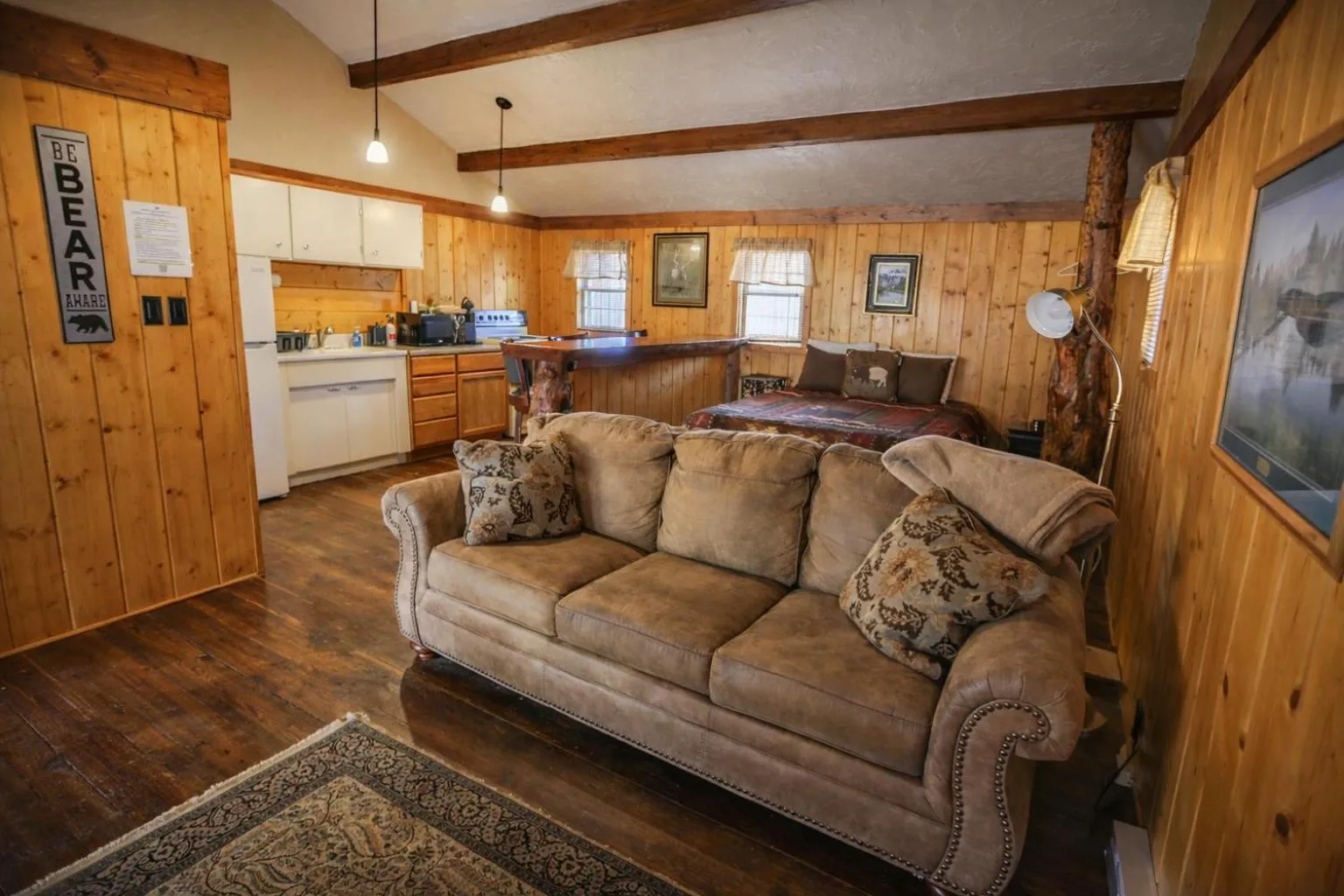 Living room in Chinook Winds Lodge