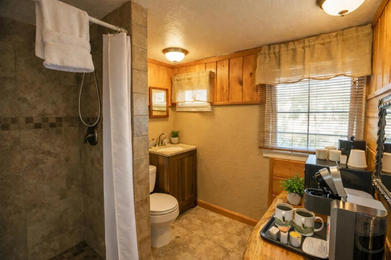 Shower in Chinook Winds Lodge