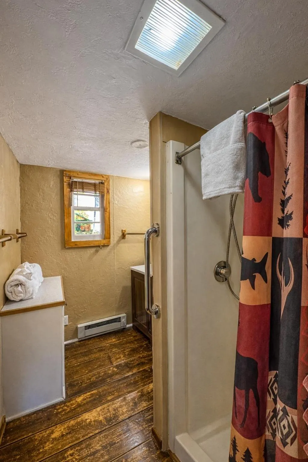 Bathroom in Chinook Winds Lodge