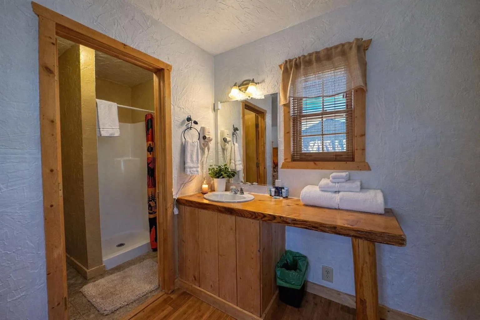 Shower in Chinook Winds Lodge