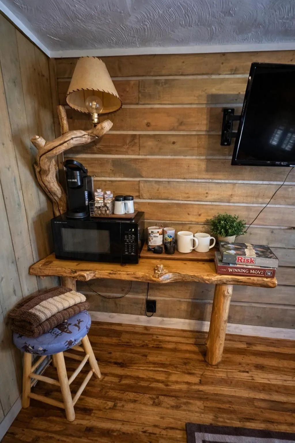 Coffee/tea facilities in Chinook Winds Lodge
