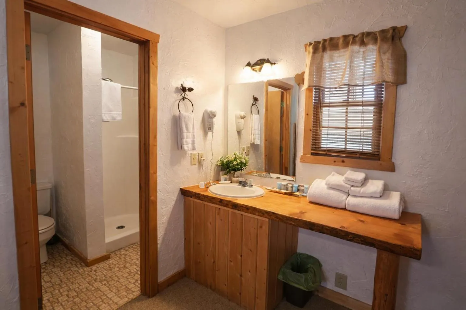 Shower in Chinook Winds Lodge