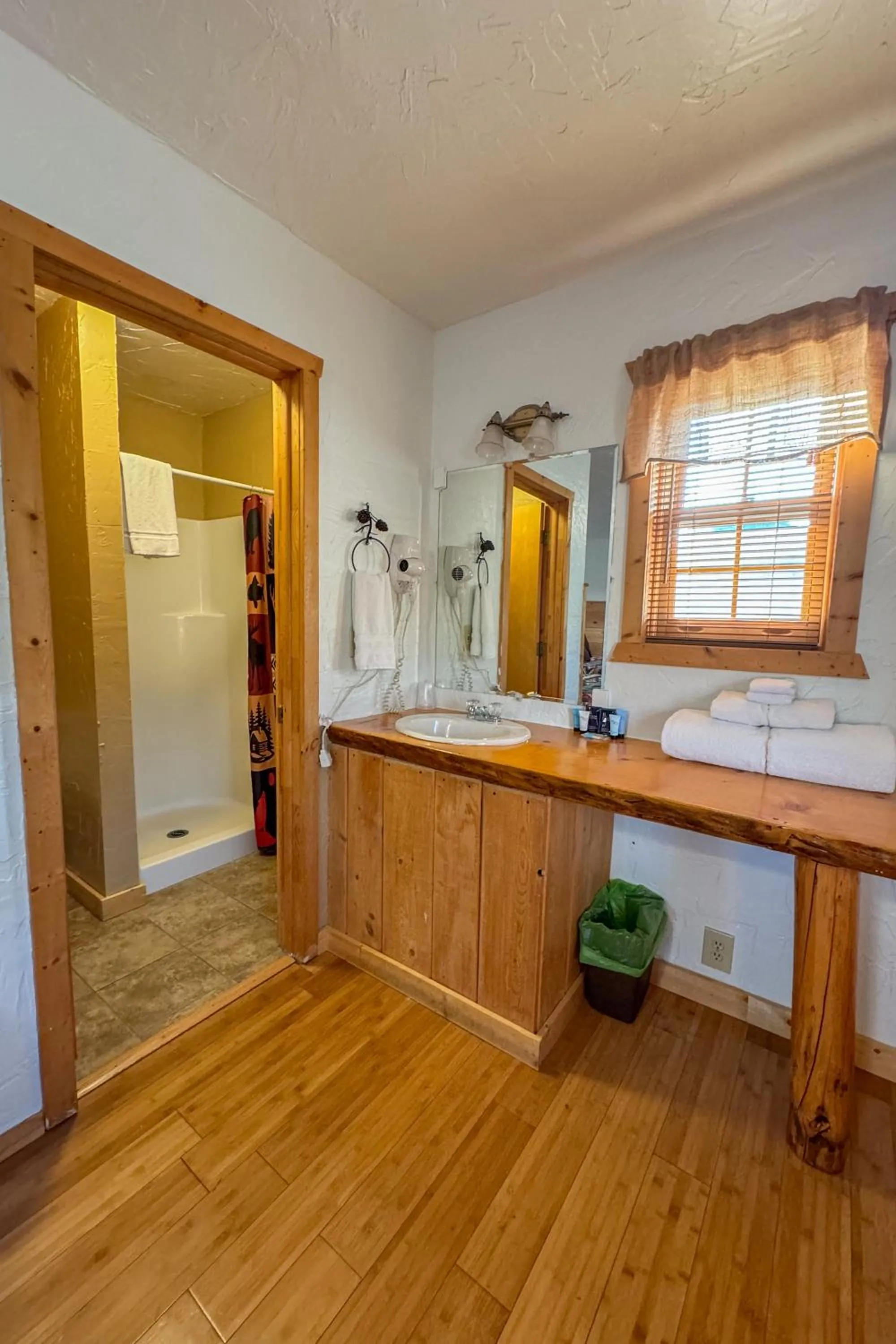 Bathroom in Chinook Winds Lodge