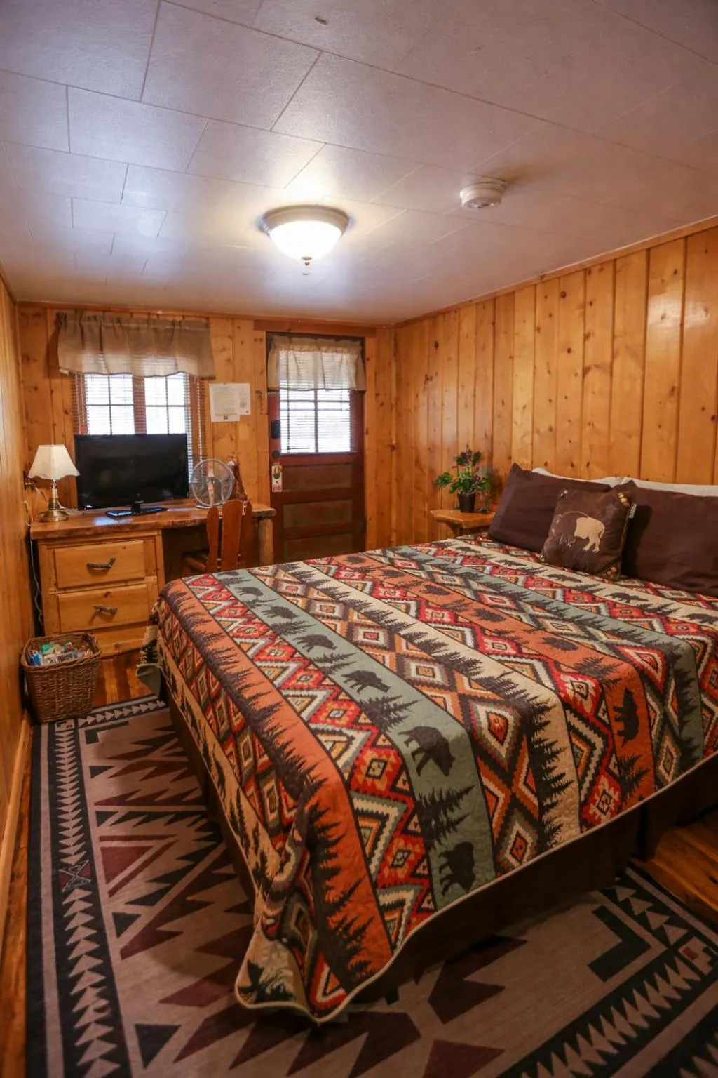 Bed in Chinook Winds Lodge