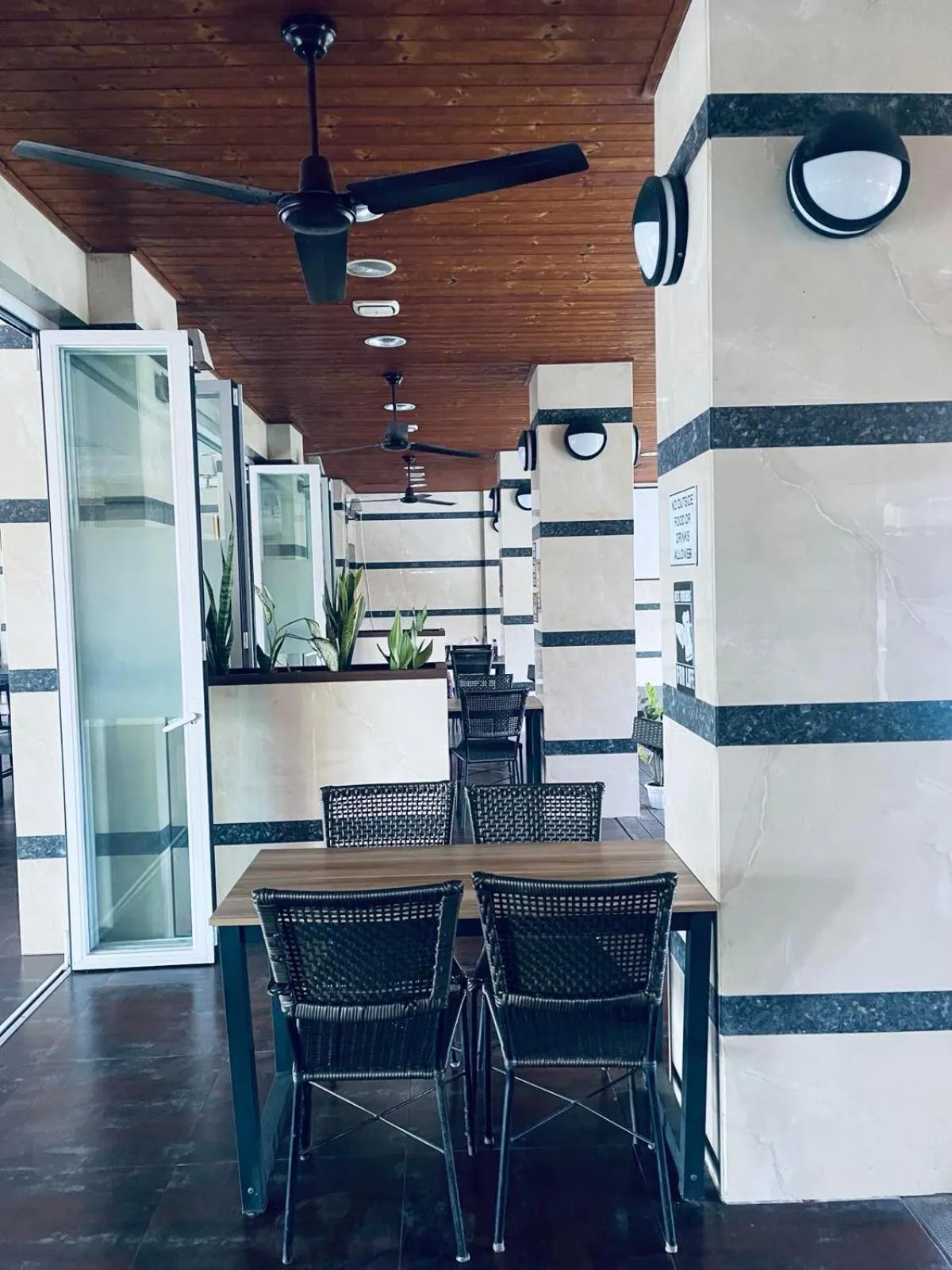 Restaurant/places to eat in Vera Hotel