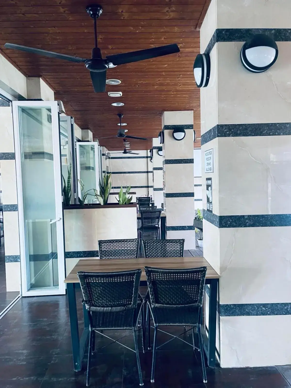 Restaurant/places to eat in Vera Hotel Restaurant/places to eat in Vera Hotel