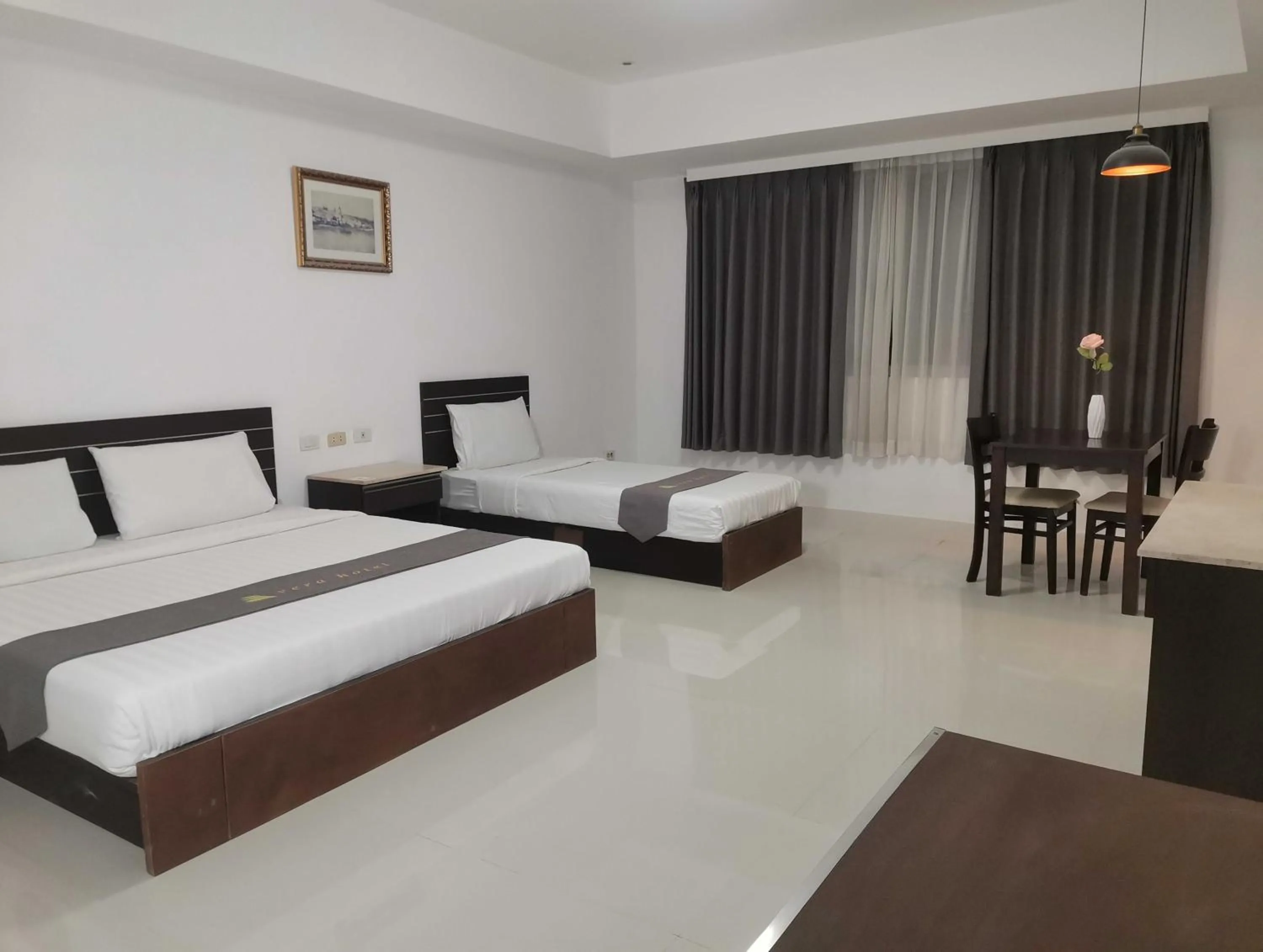 Photo of the whole room, Bed in Townhouse Oak Vera Hotel Near Clark International Airport