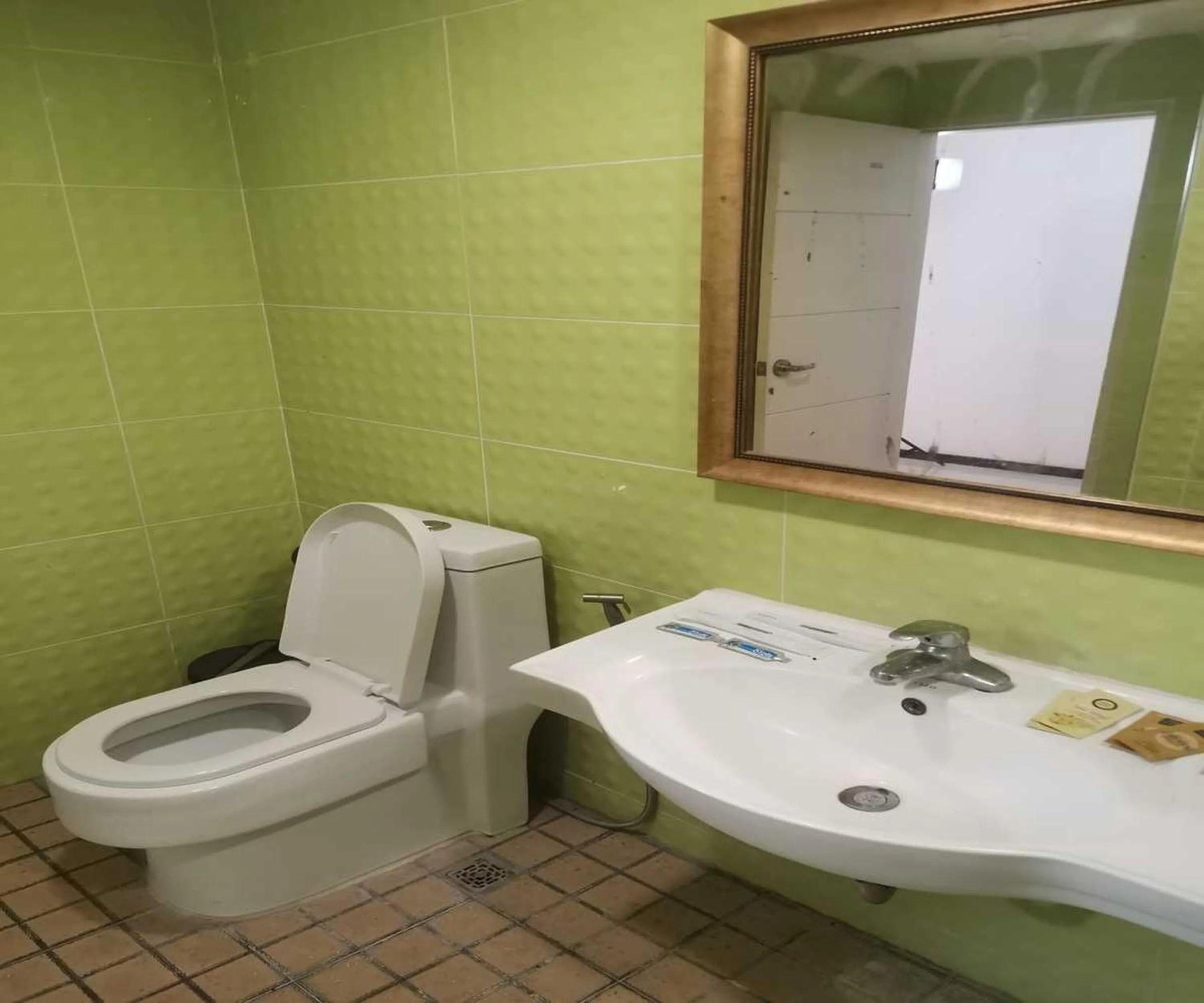 Bathroom in Townhouse Oak Vera Hotel Near Clark International Airport