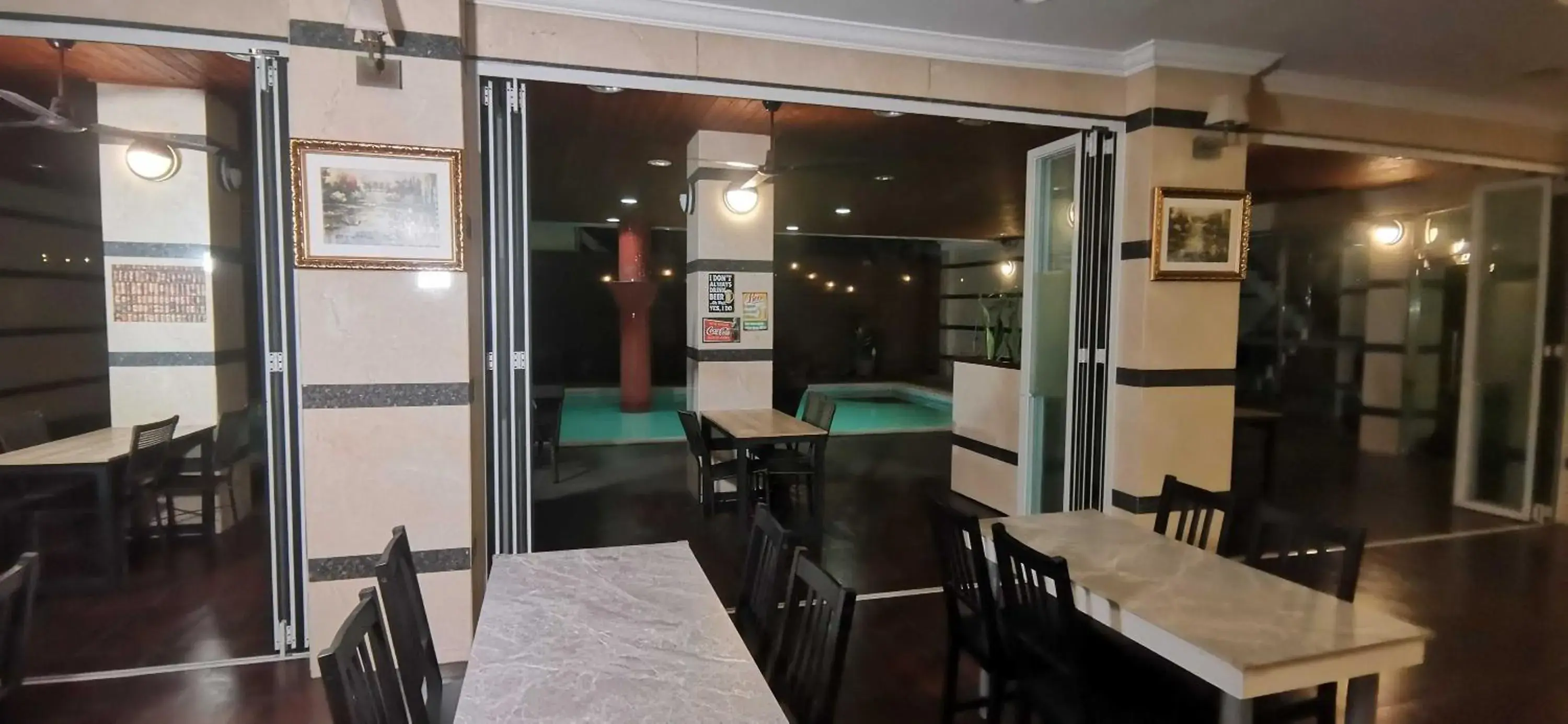 Restaurant/places to eat in Townhouse Oak Vera Hotel Near Clark International Airport Restaurant/places to eat in Townhouse Oak Vera Hotel Near Clark International Airport