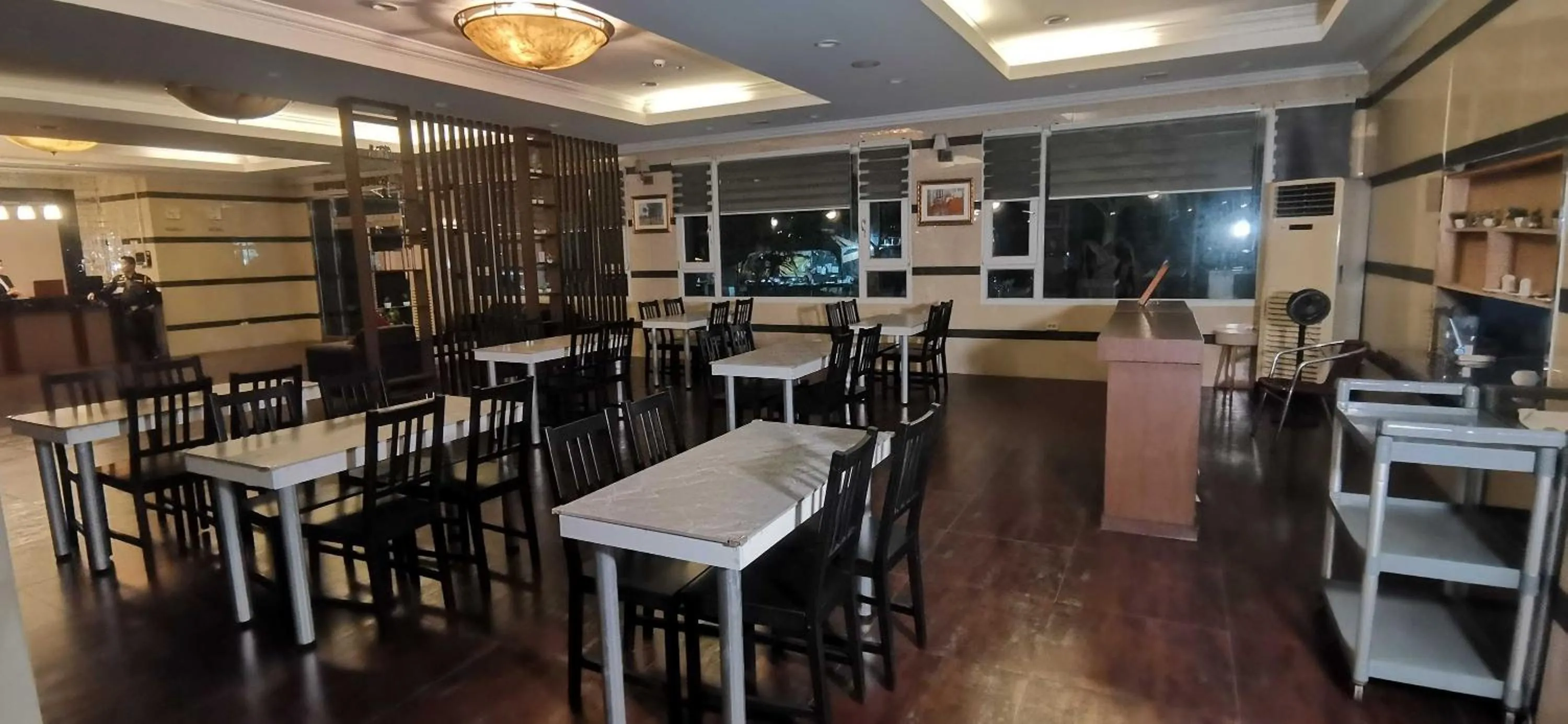 Restaurant/places to eat in Townhouse Oak Vera Hotel Near Clark International Airport