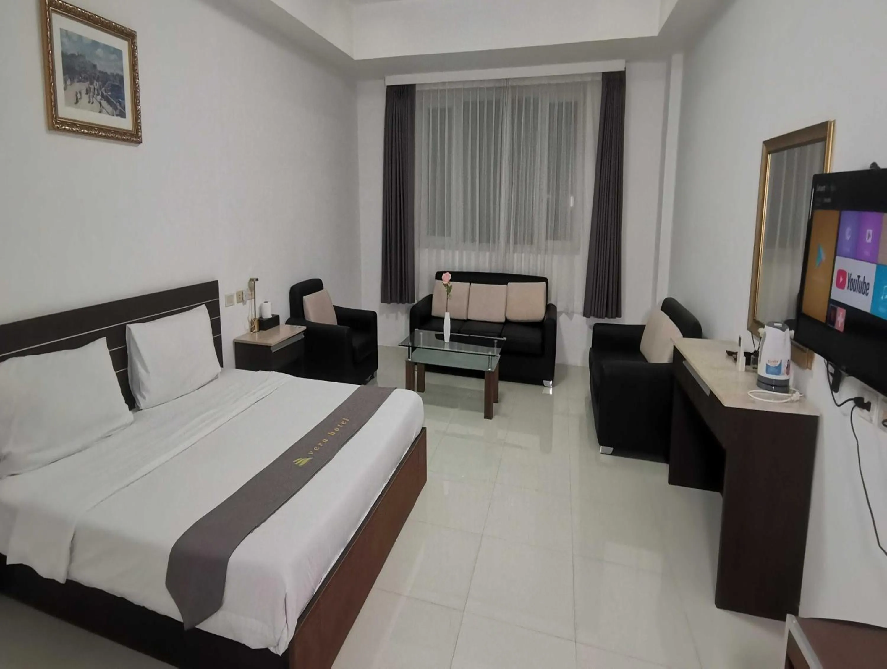 TV and multimedia, Bed in Townhouse Oak Vera Hotel Near Clark International Airport
