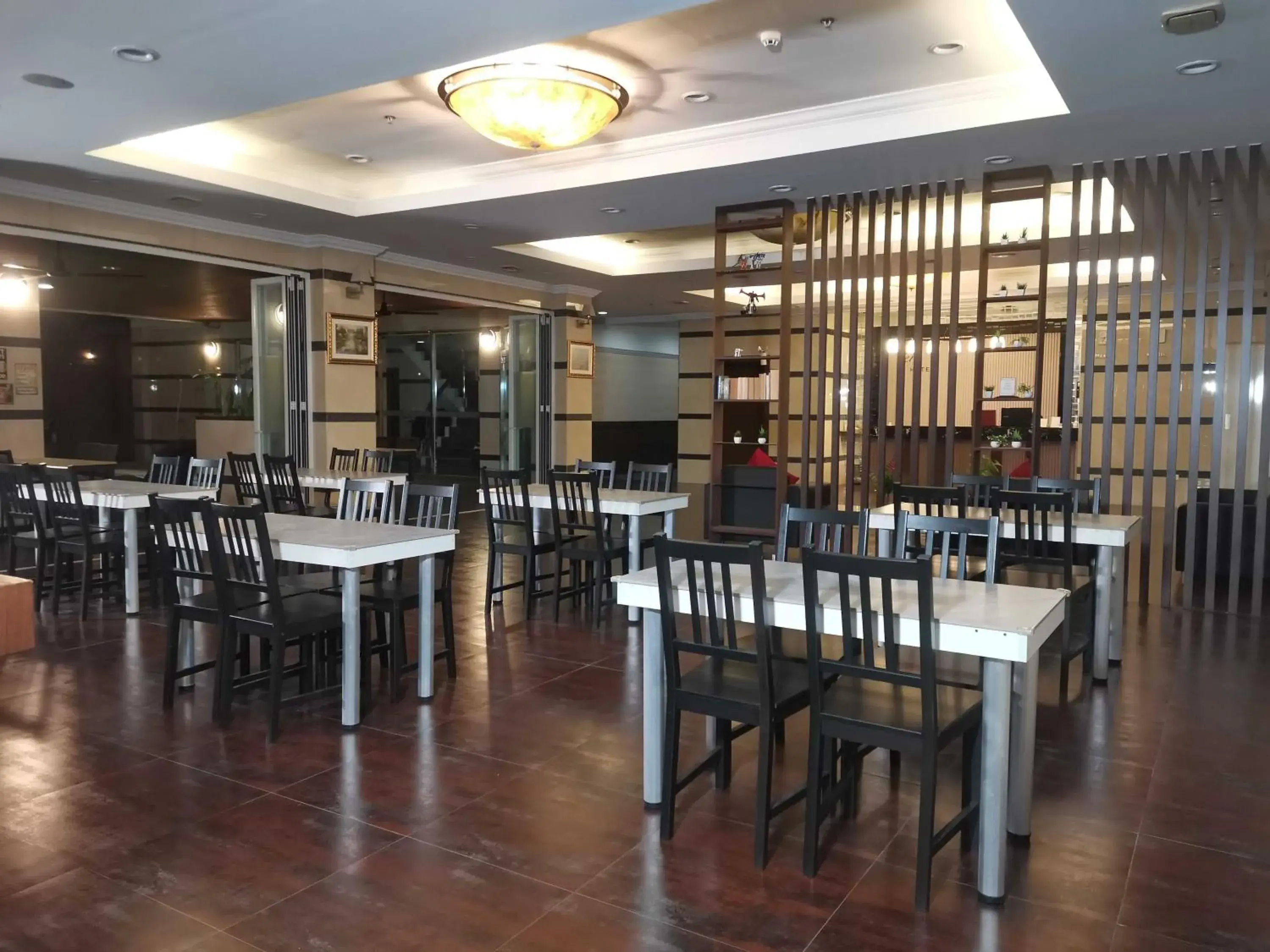Restaurant/places to eat in Townhouse Oak Vera Hotel Near Clark International Airport Restaurant/places to eat in Townhouse Oak Vera Hotel Near Clark International Airport