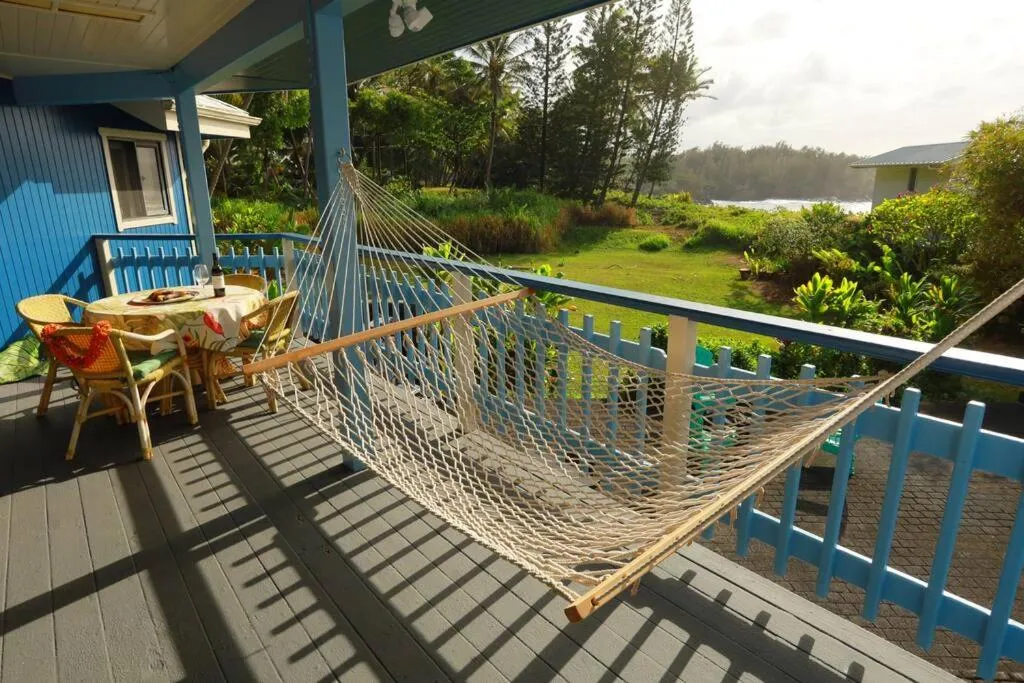 kehena black sand beach house - ocean view swim spa