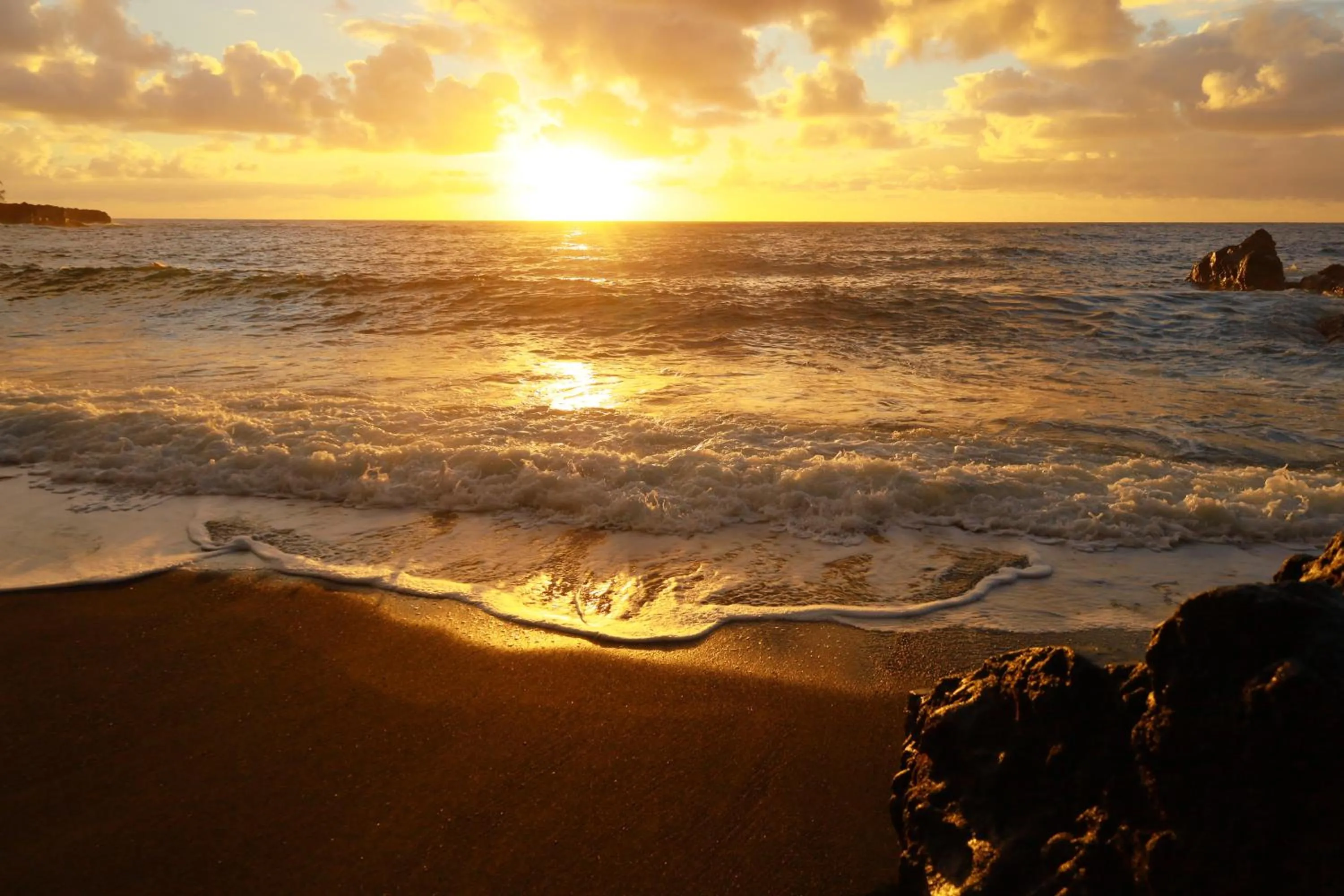 kehena black sand beach house - ocean view swim spa