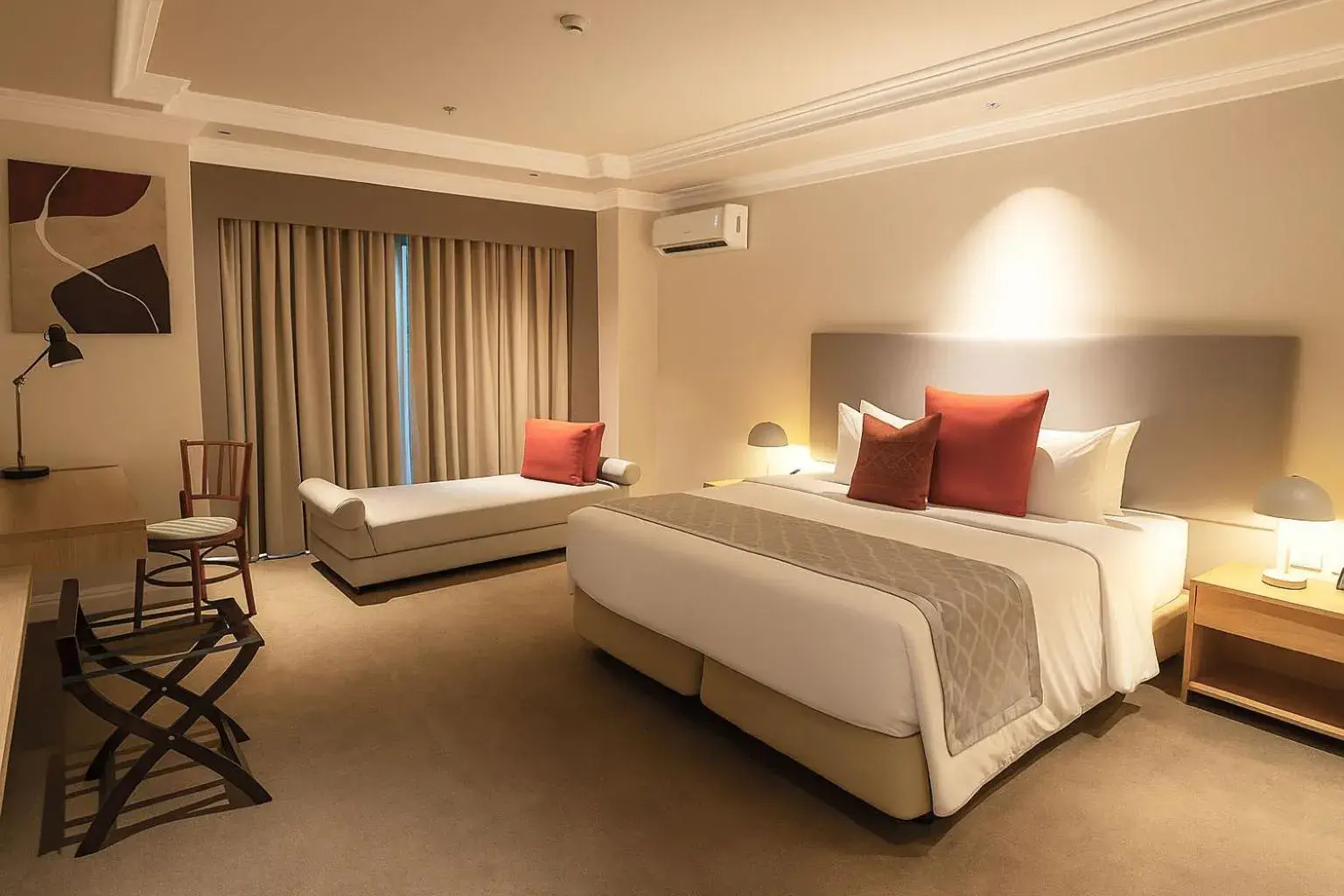 One-Bedroom Suite in Vermillion Hotel One-Bedroom Suite in Vermillion Hotel