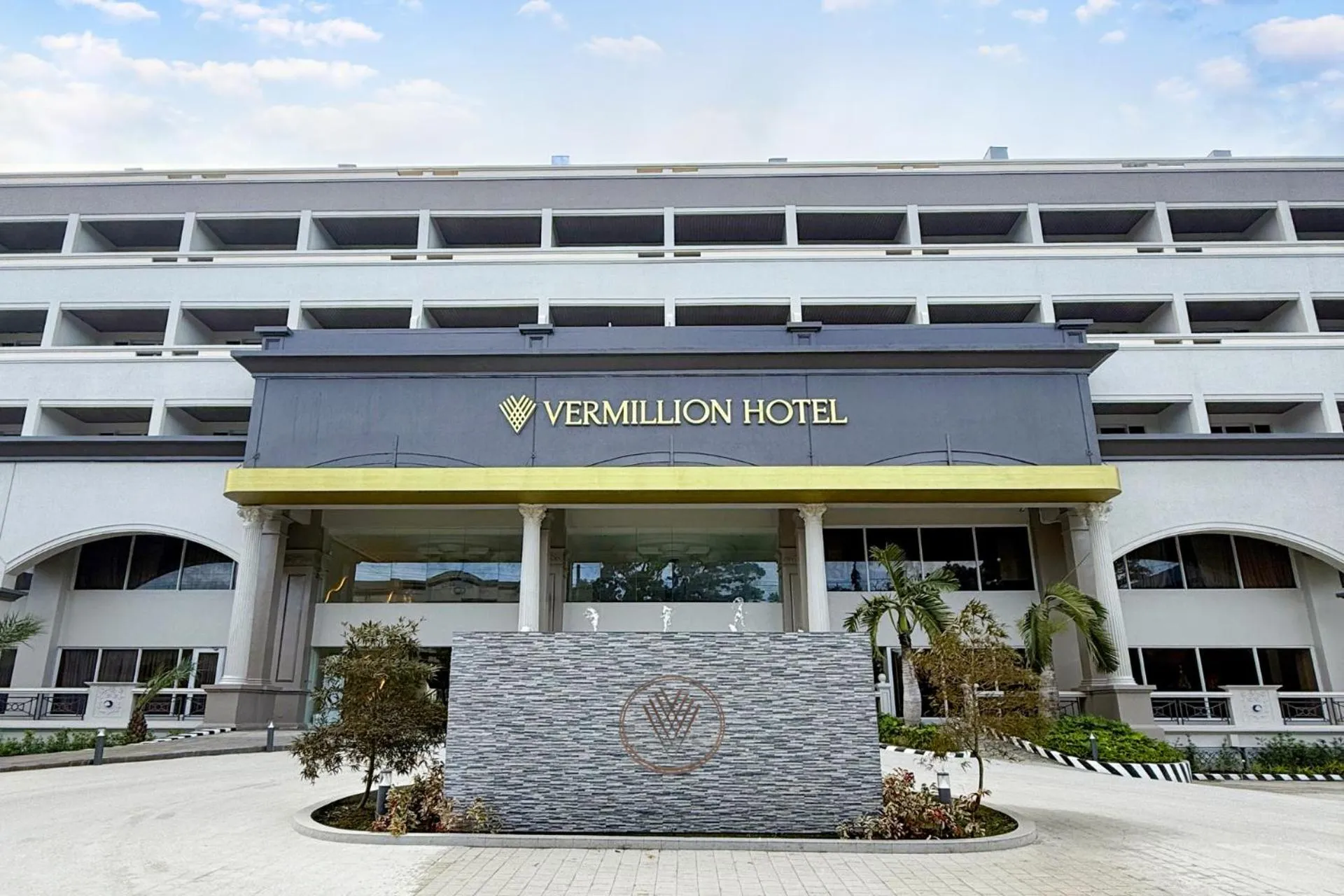 Property building in Vermillion Hotel